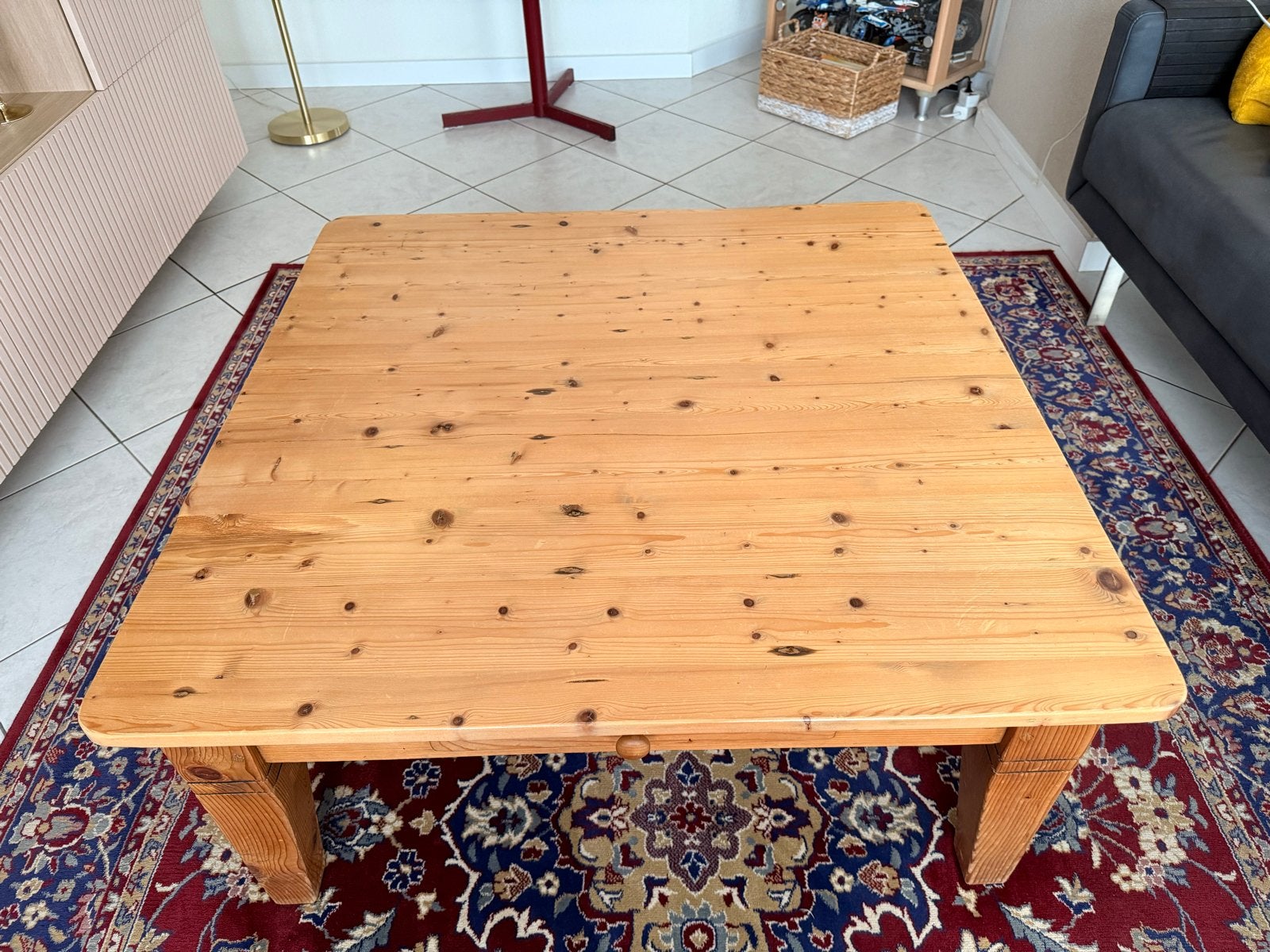 Massief houten salontafel met 4 laatjes. 100x100 hoogte 45., Ophalen, Gebruikt, 50 tot 100 cm, Vierkant