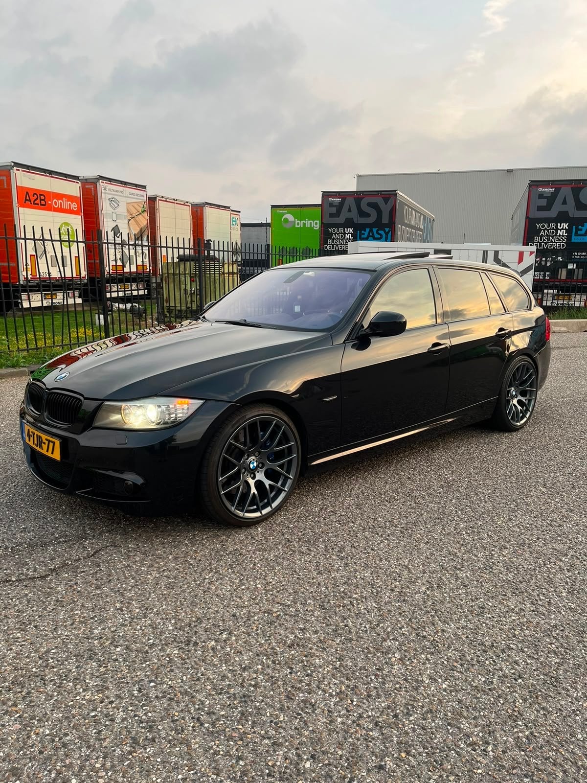 BMW 3-Serie 3.0 I 335 Xdrive Touring AUT M Pakket, Auto's, BMW, Automaat, 1800 kg, Zwart, Zwart