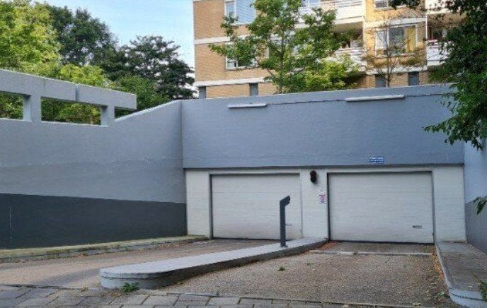 Parkeerplek in garage Amsterdam - Rembrandt Park - 1 Nov, Huizen en Kamers, Amsterdam