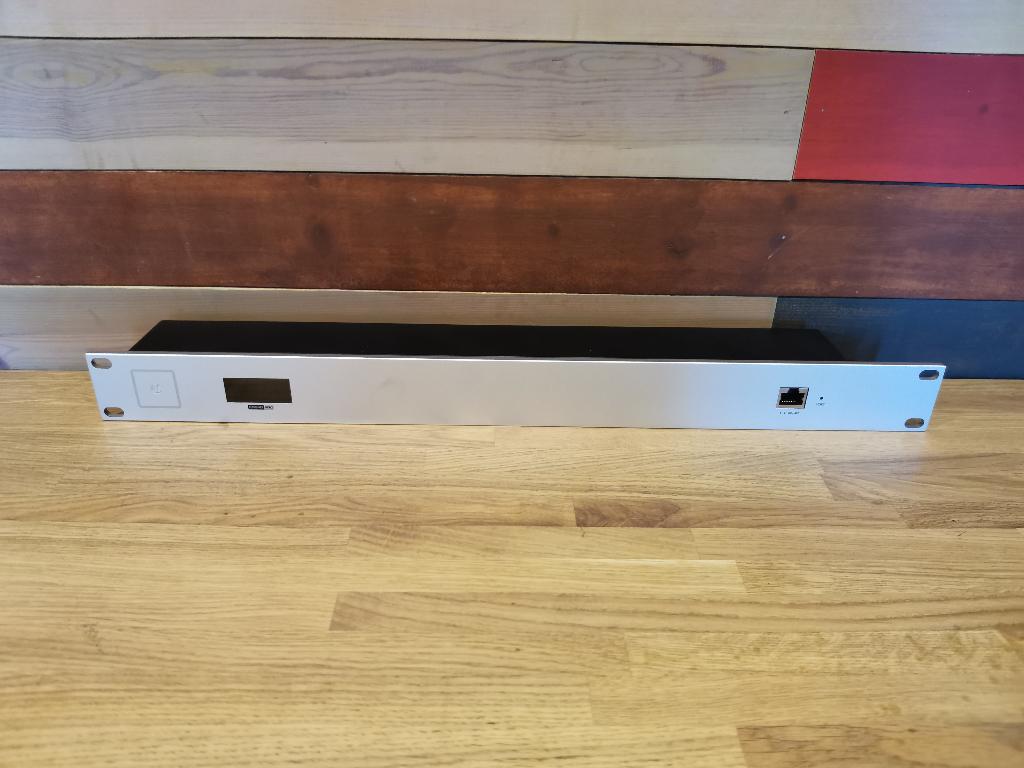 Ubiquiti Unifi Rackmount Cloud Key Gen2 (Plus), Gebruikt, Ekkersrijt 3102, 5692CC Eindhoven, Ophalen of Verzenden, Rma.ui.com