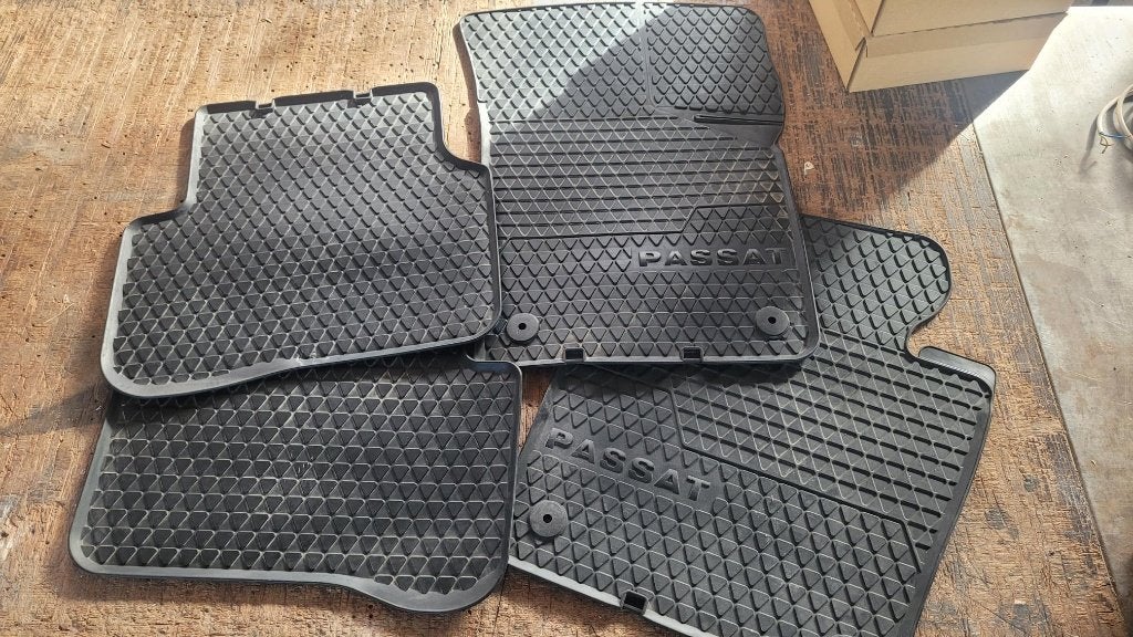 Rubber matten winter VW Passat, Ophalen, Gebruikt, Volkswagen