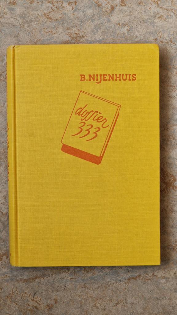 Dossier 333 - B. Nijenhuis, Ophalen of Verzenden, Gelezen