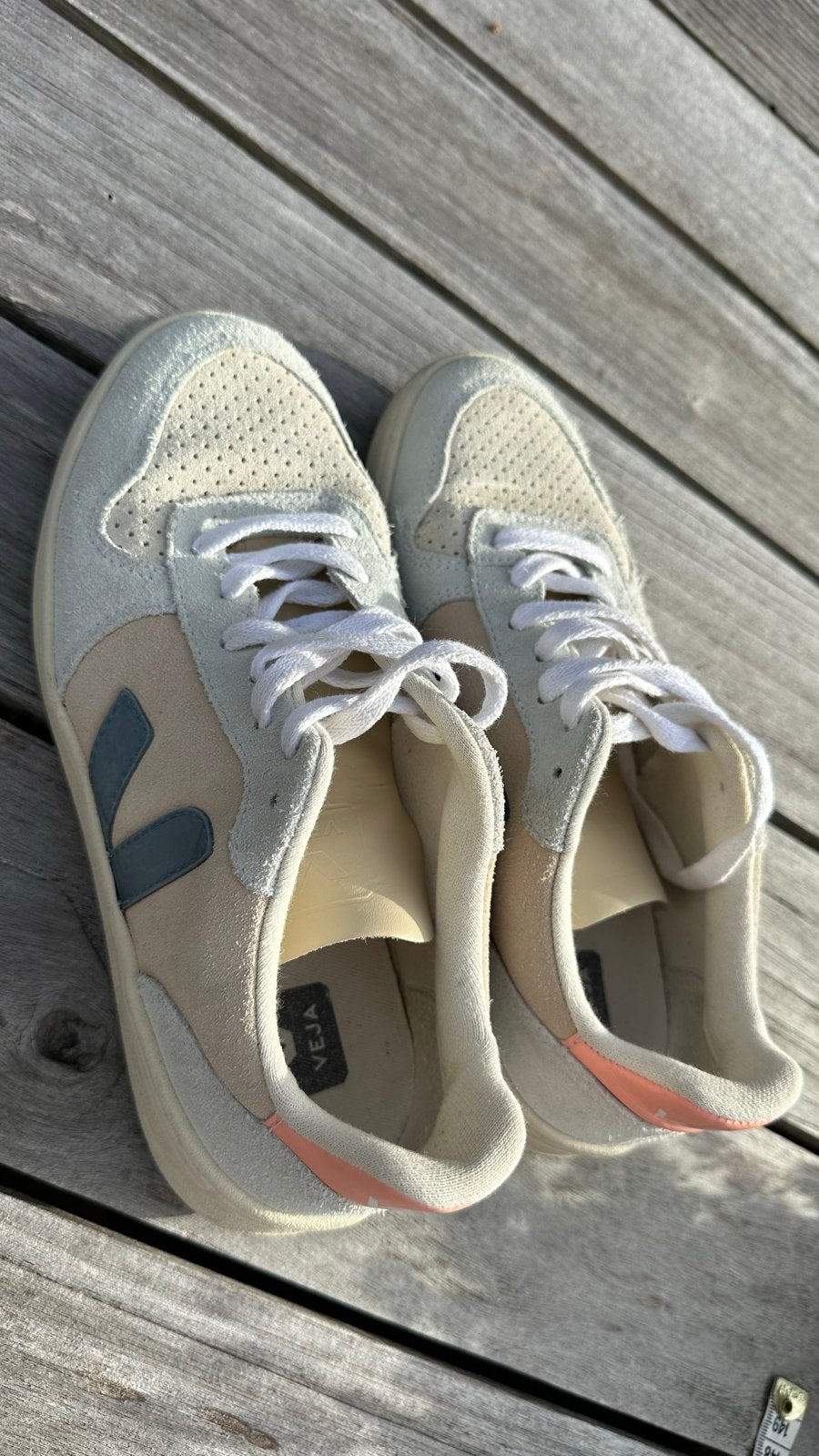 Stijlvolle wildleren Veja sneakers - Maat 38/39, Ophalen of Verzenden, Gedragen, Beige, Sneakers of Gympen