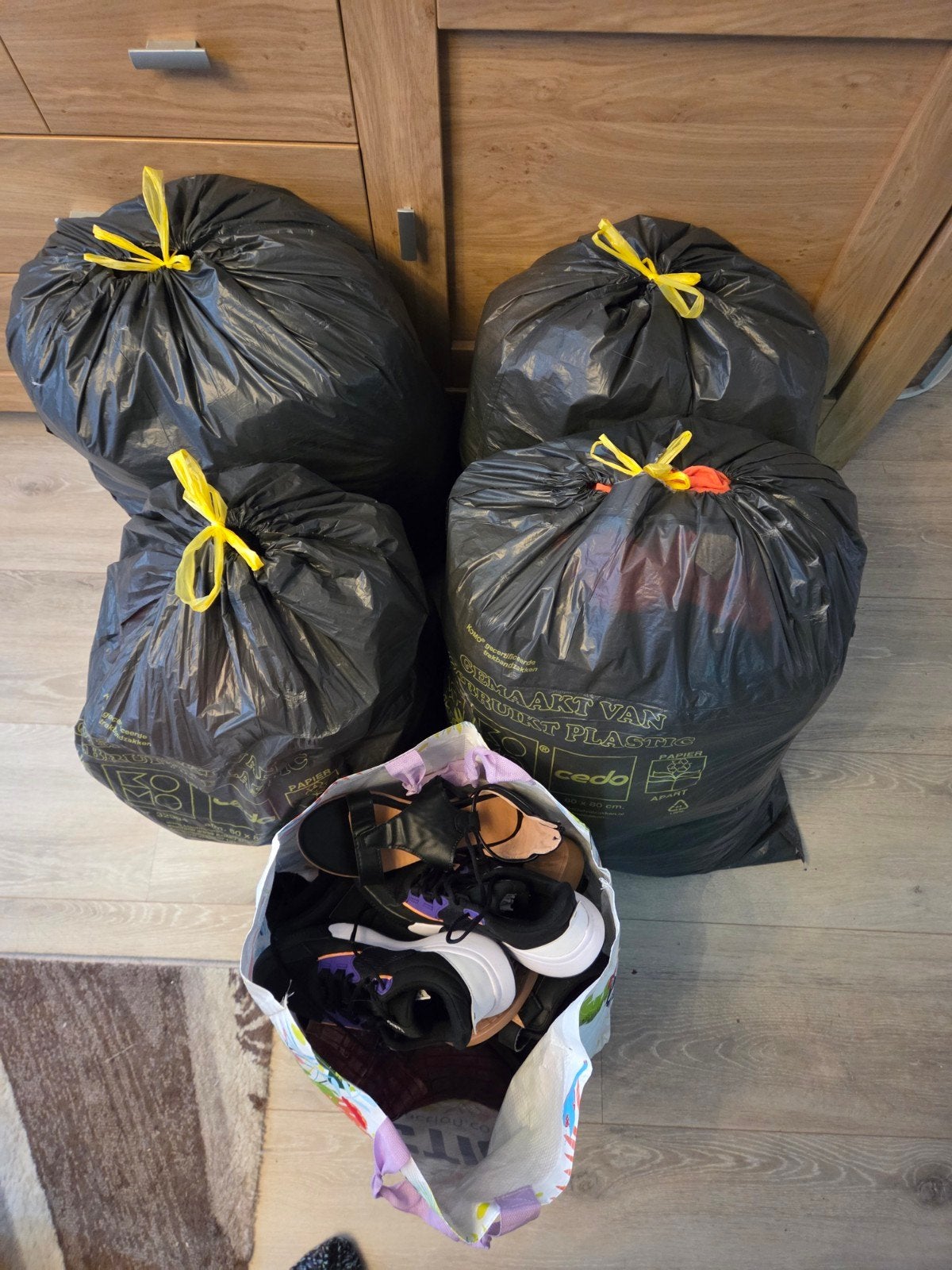 4 zakken vol kleding dames en heren, Ophalen, Zo goed als nieuw