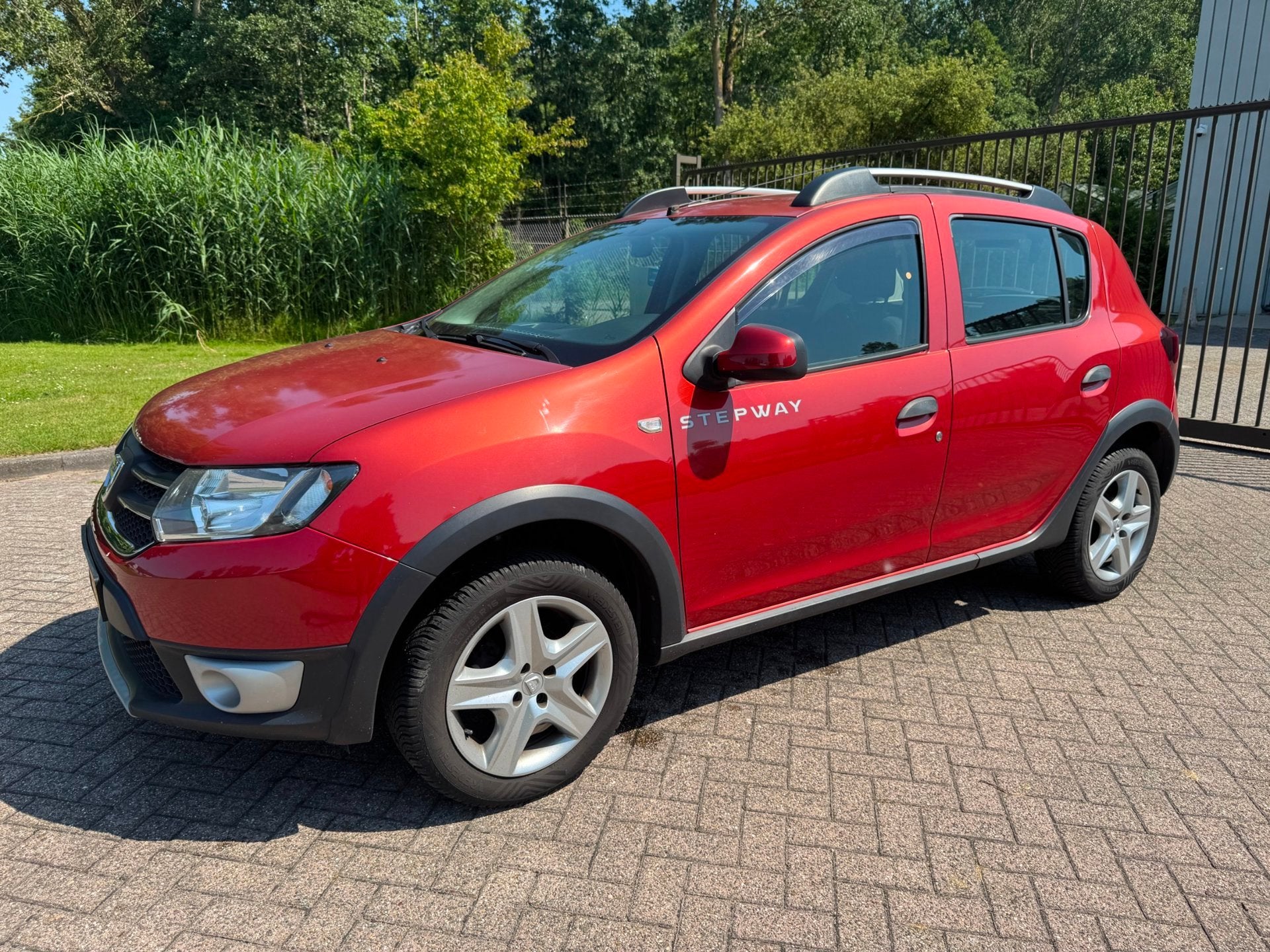 Dacia Sandero 0.9 TCe Stepway Lauréate/CLIMA/CRUISE/NAVI/BL, Auto's, Dacia, Voorwielaandrijving, Stof, Gebruikt, 31 €/maand