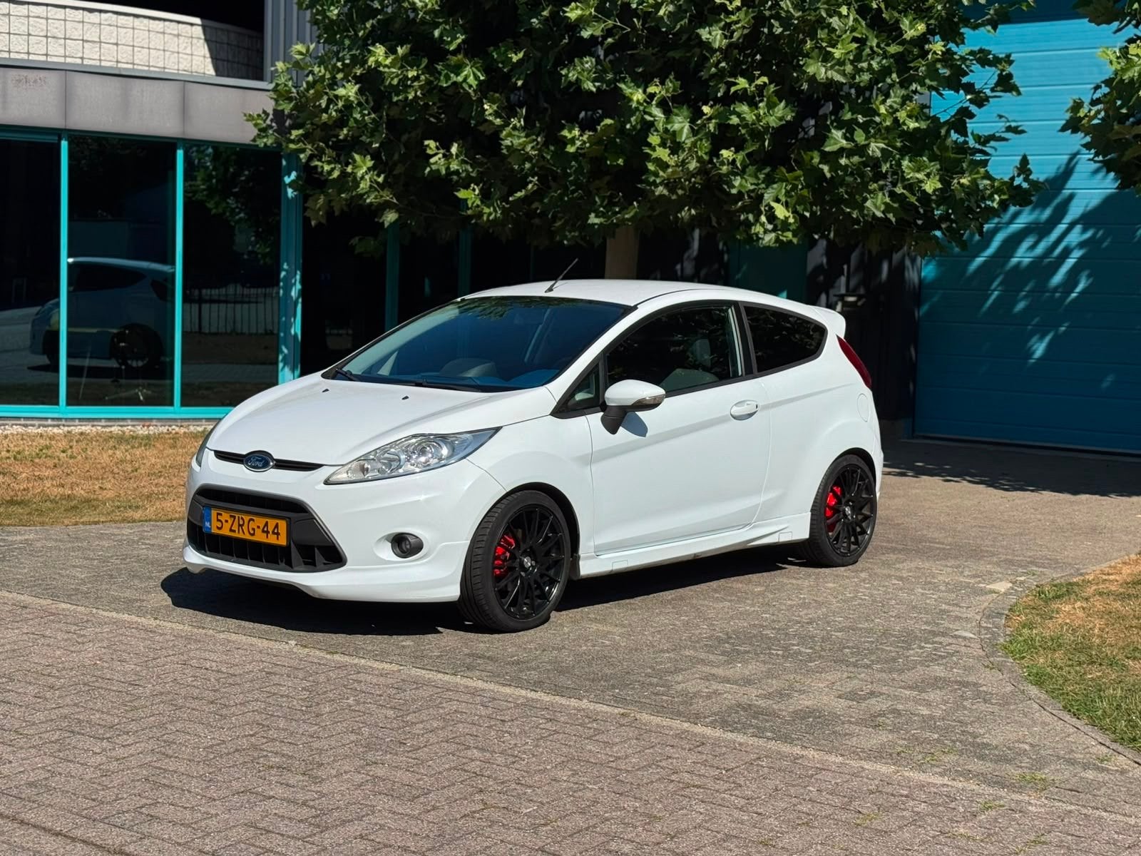 Ford Fiësta 1.6i sportversie 2010, Auto's, 1596 cc, 4 cilinders, Overige bekleding, Wit