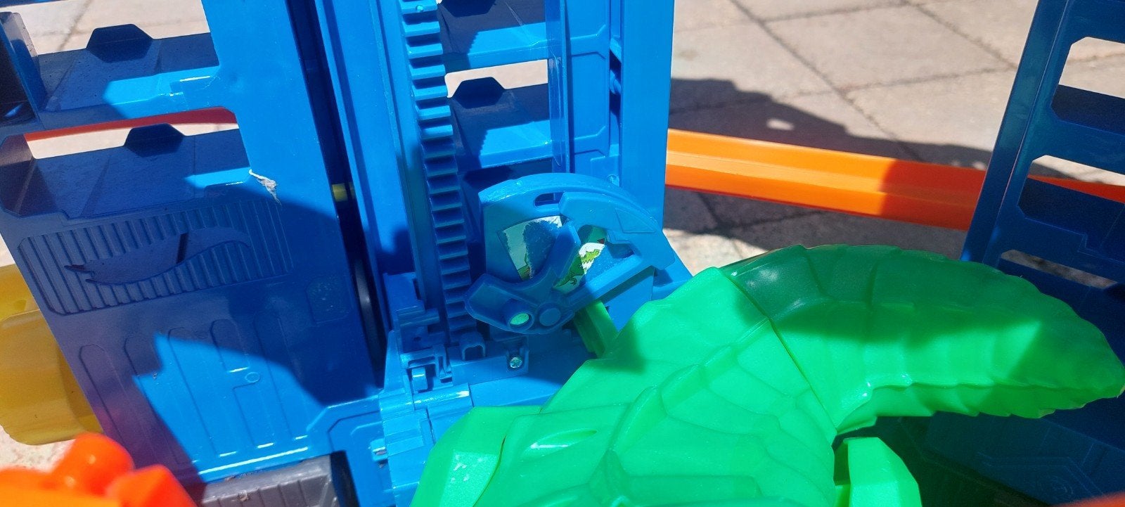 Hot Wheels Ultimate Garage met T-Rex, Ophalen, Gebruikt