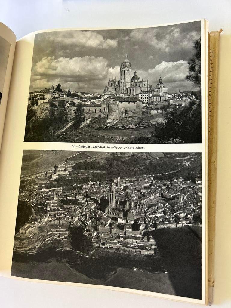 España Pueblos y Paisajes - José Ortiz Echagüe, Ophalen of Verzenden