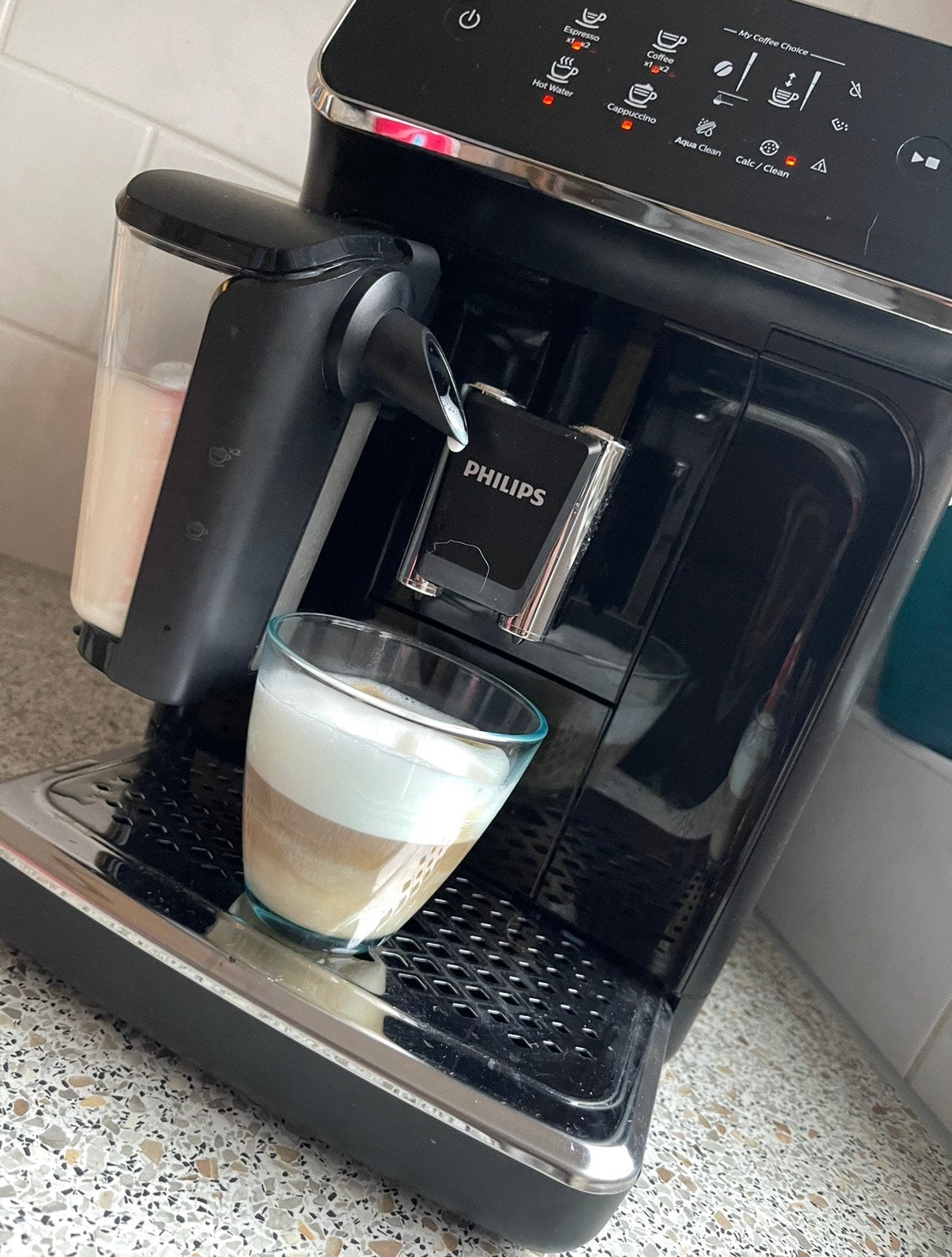 Philips volautomatische koffiemachine met melkreservoir, Witgoed en Apparatuur, Ophalen of Verzenden, Zo goed als nieuw, Koffiemachine