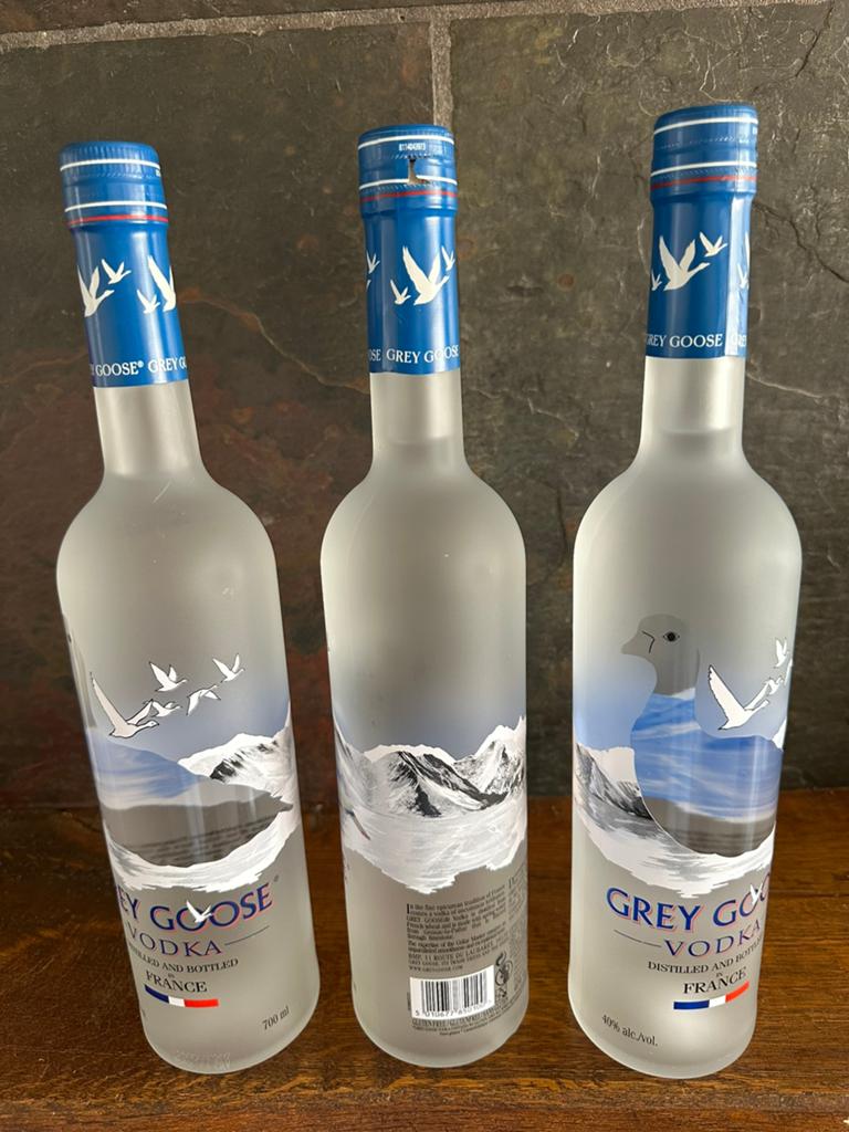 Lege Grey Goose wodka flessen - decoratie, Ophalen of Verzenden, Gebruikt, Overige gebieden, Overige typen