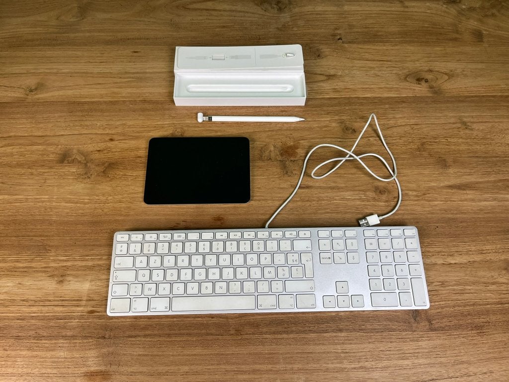 Apple bundel met Trackpad 2, Pencil 1 en A1243, Ophalen, Gebruikt