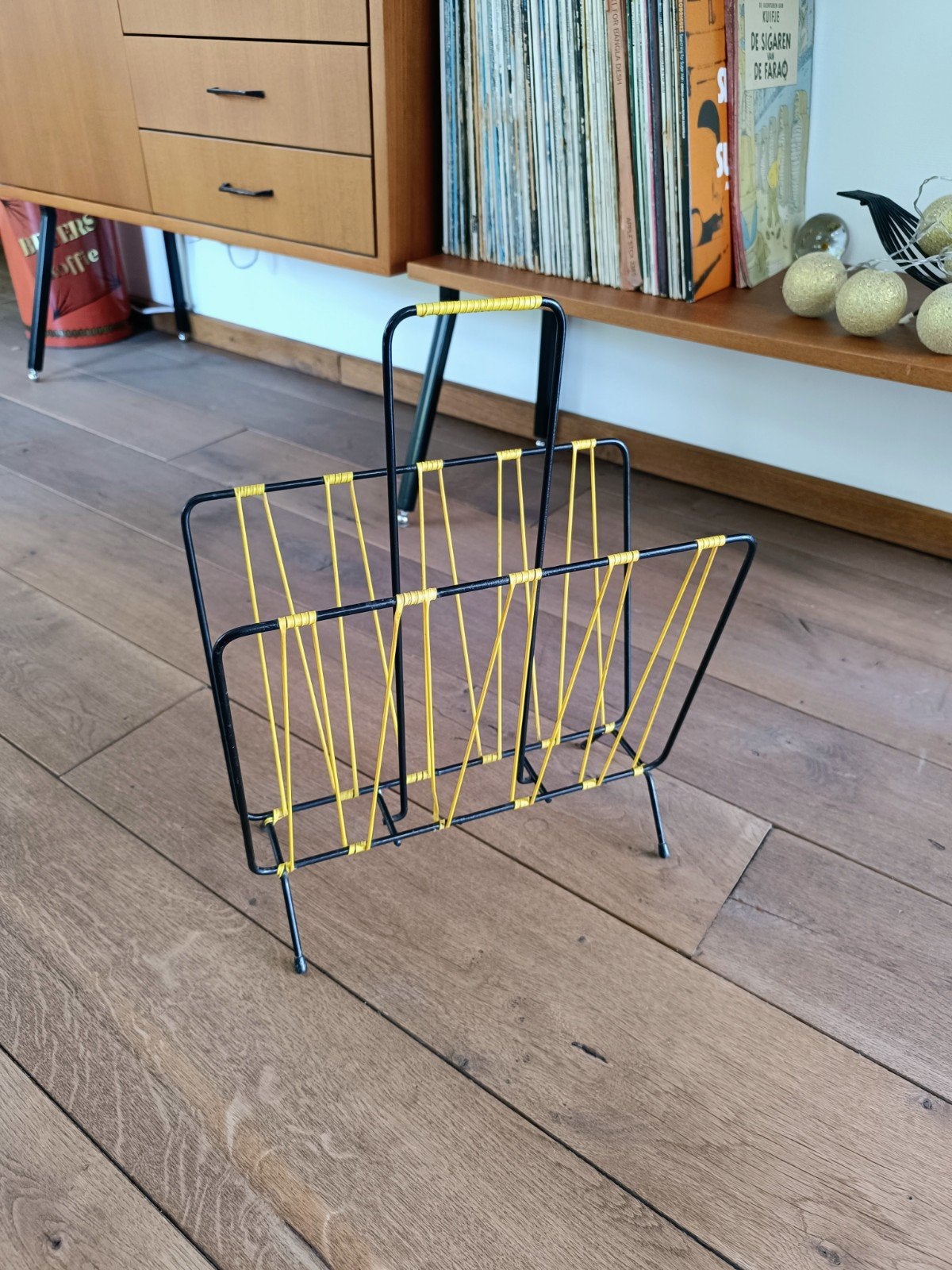 Vintage kranten rek, Ophalen