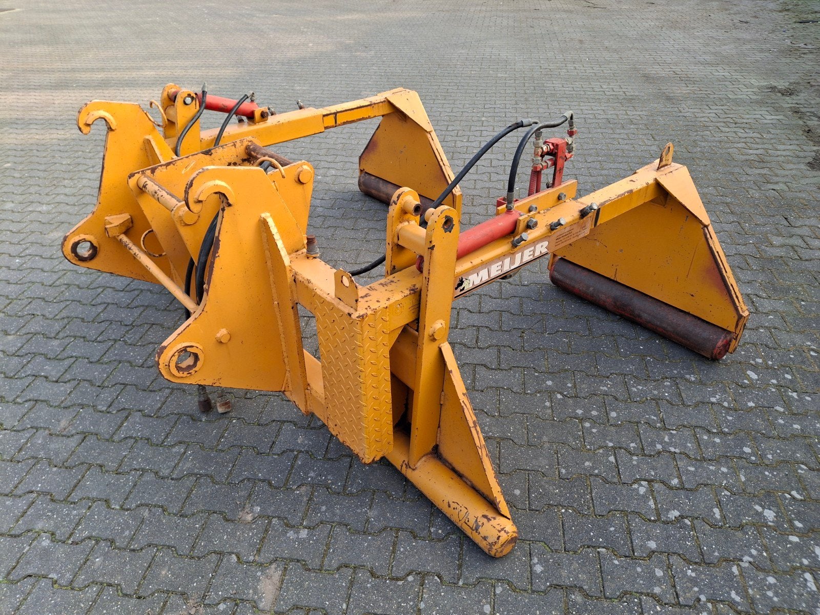 Meijer foliebalenklem 2 balen, Ahlmann & Mecalac aankoppelin, Ophalen, Veehouderij
