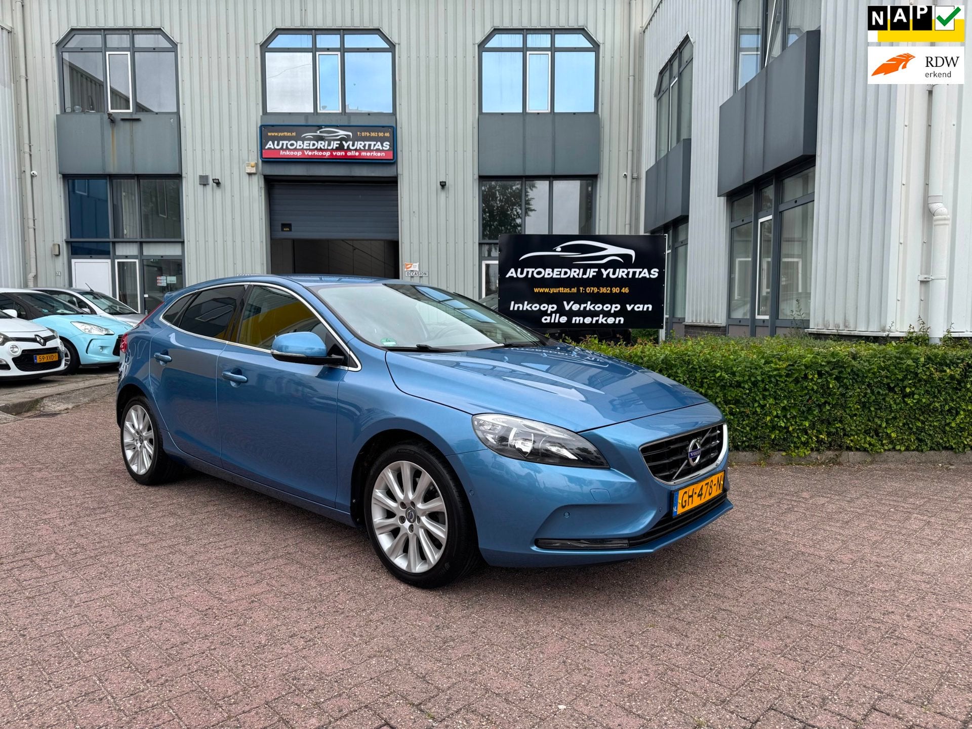 Volvo V40 1.6 T4 Momentum AUTOMAAT!, Auto's, Gebruikt, 4 cilinders, 700 kg, Blauw
