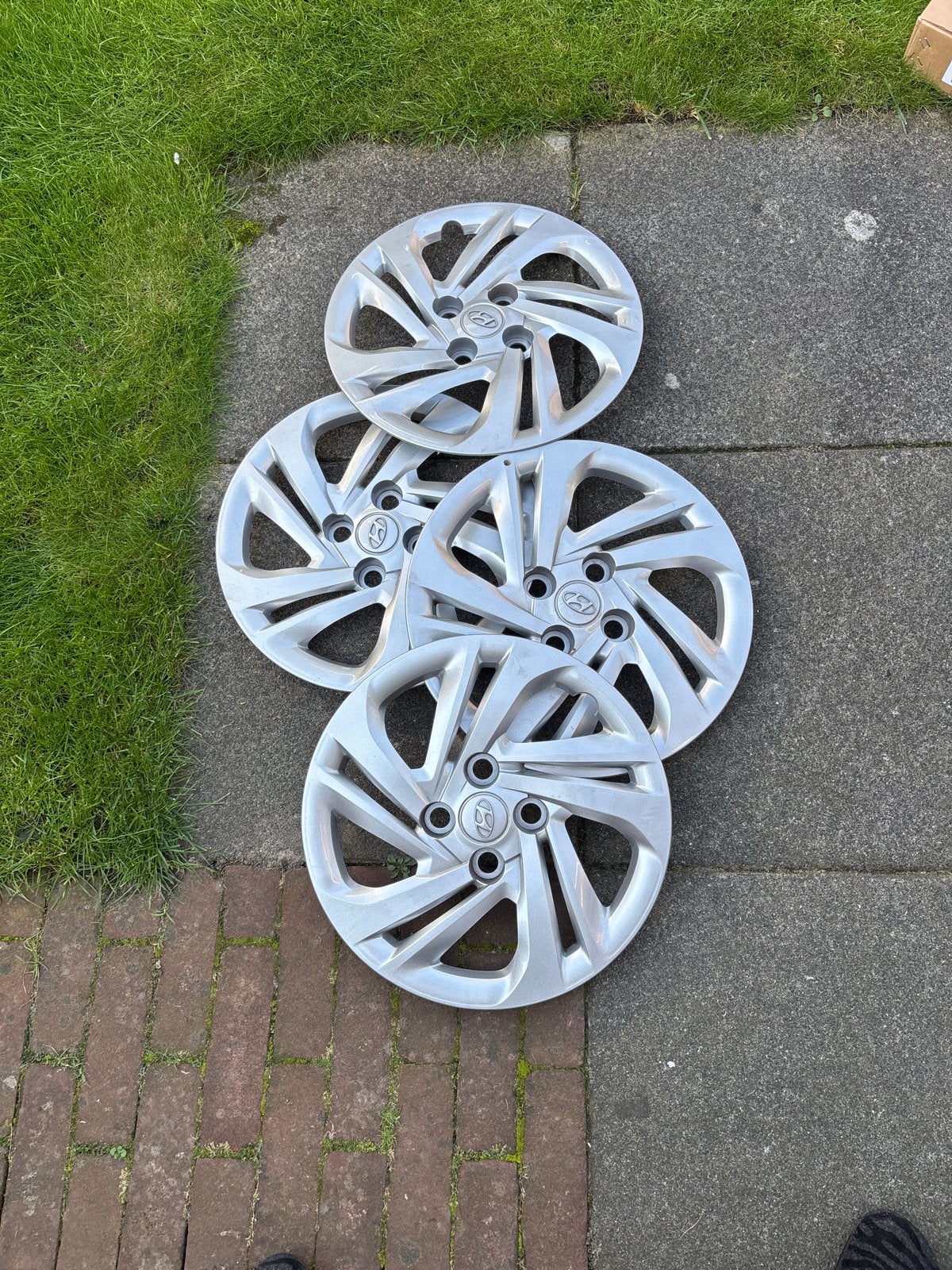Set van 4 wieldoppen 14 inch Hyundai i10- Zo goed als nieuw, Ophalen, Zo goed als nieuw