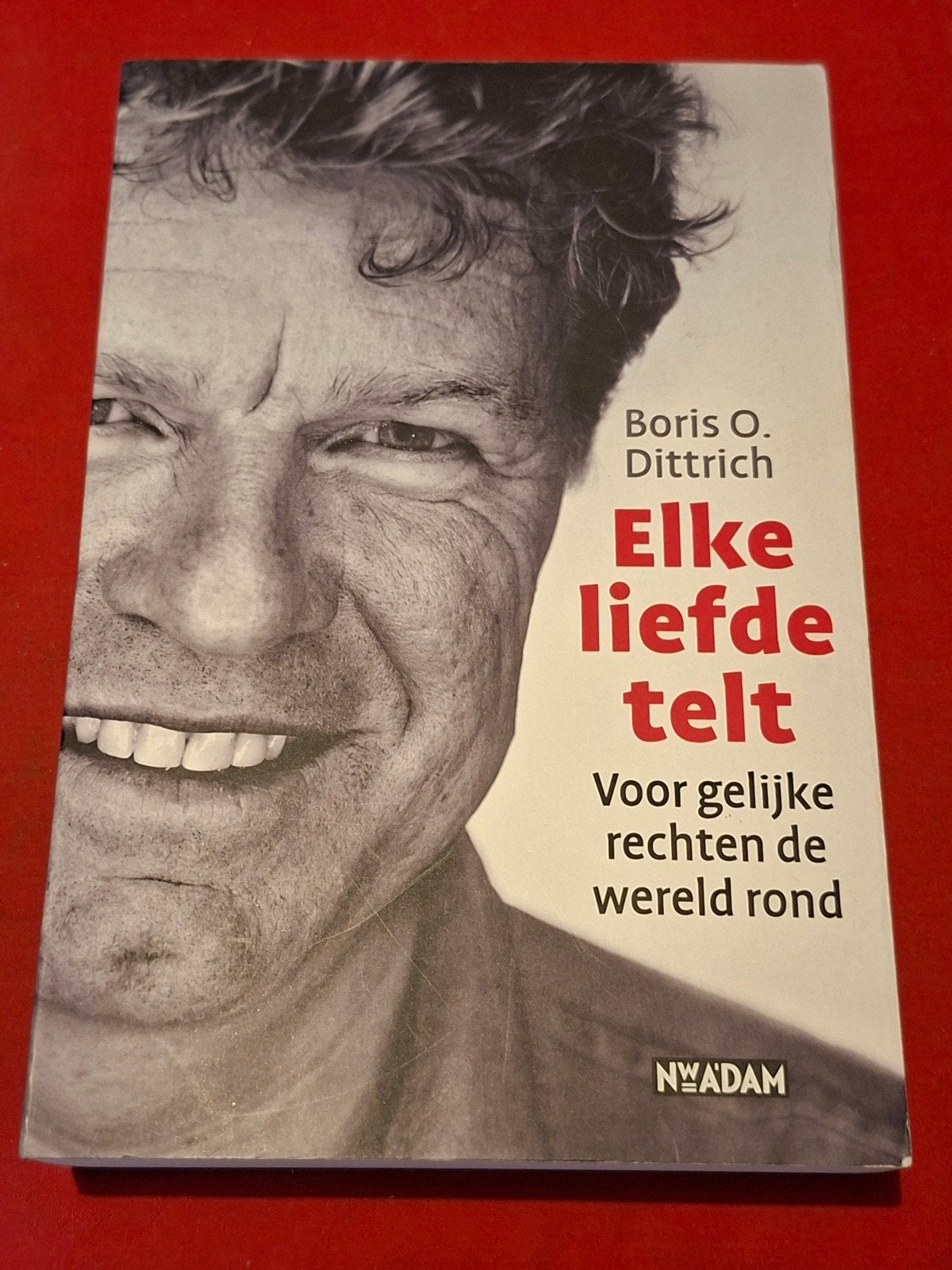GESIGNEERD Elke liefde telt. Boris O. Dittrich. 2009, Ophalen of Verzenden, Gelezen