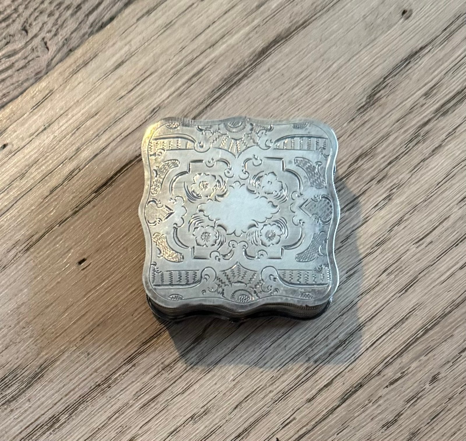 Antiek zilver pillendoosje pepermuntdoosje, Antiek en Kunst, Ophalen of Verzenden, Zilver