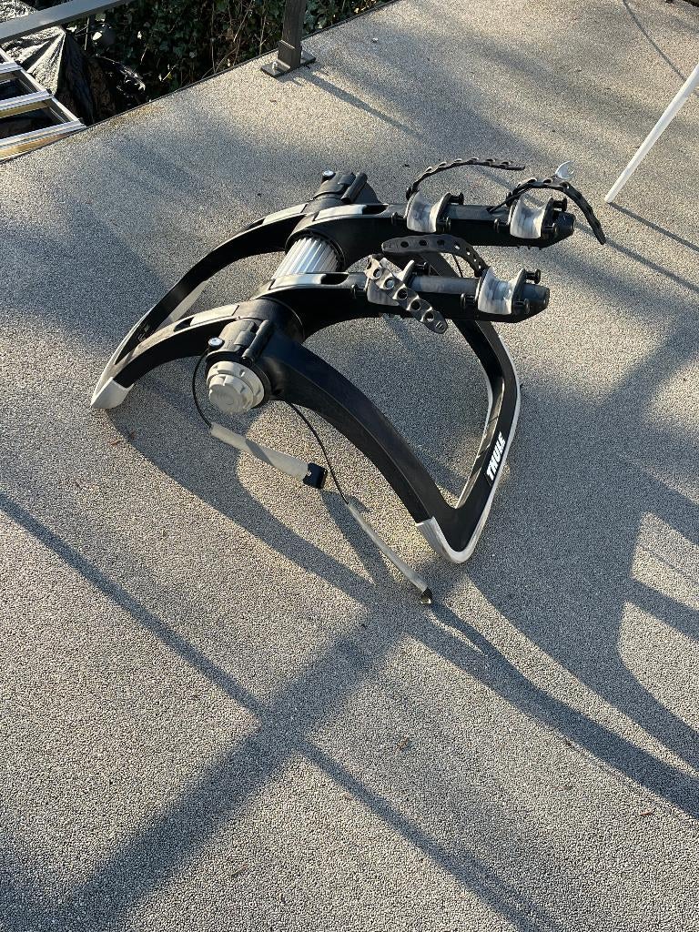 Thule fietsendrager (achterklep) – zeer stevig en compleet, Auto diversen, Fietsendragers, Gebruikt, Achterklepdrager, 2 fietsen