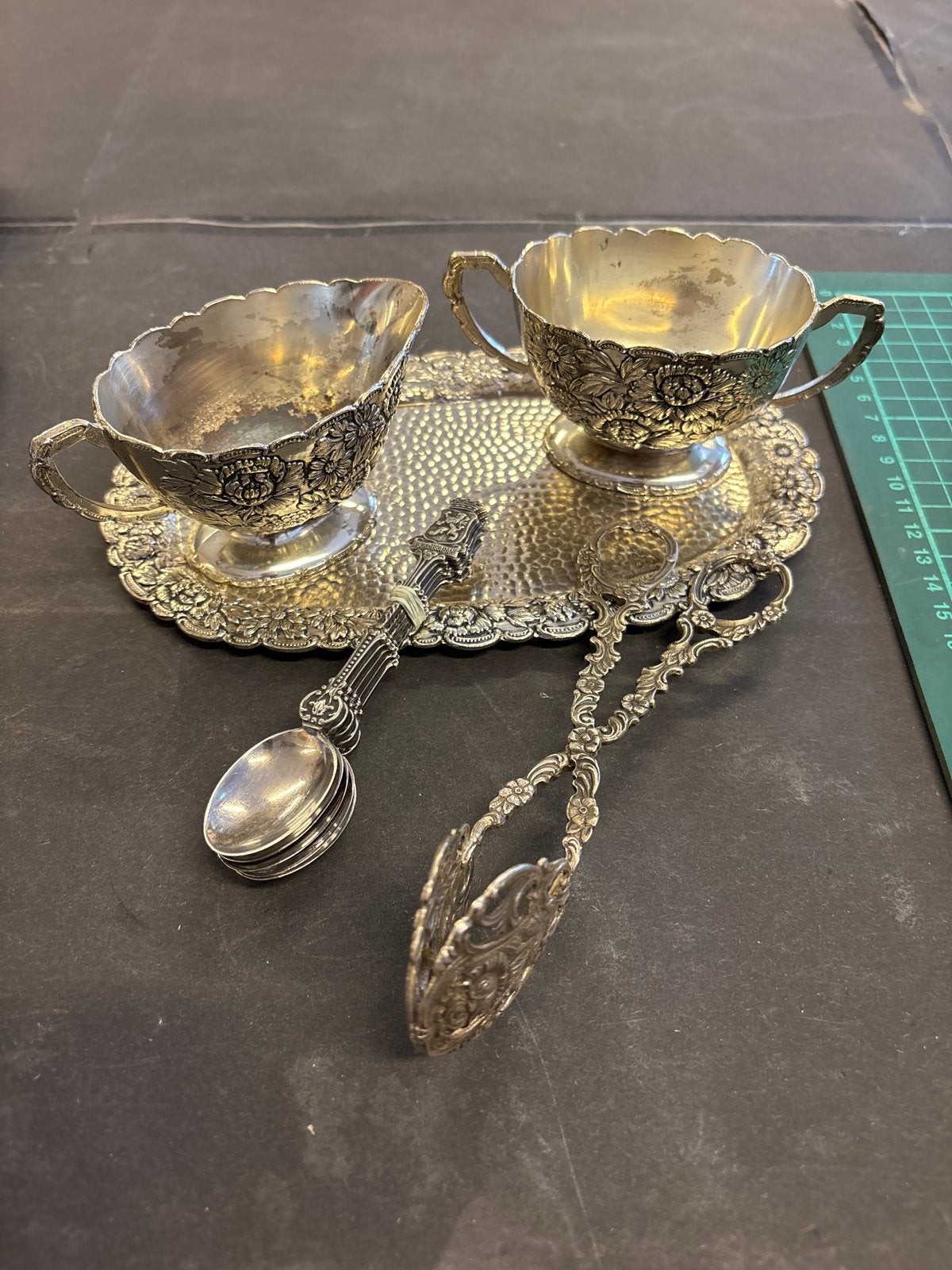 Antieke Zilveren Suikerpot, Roomkan, Lepel en Tang op Dienbl, Antiek en Kunst, Ophalen of Verzenden, Zilver