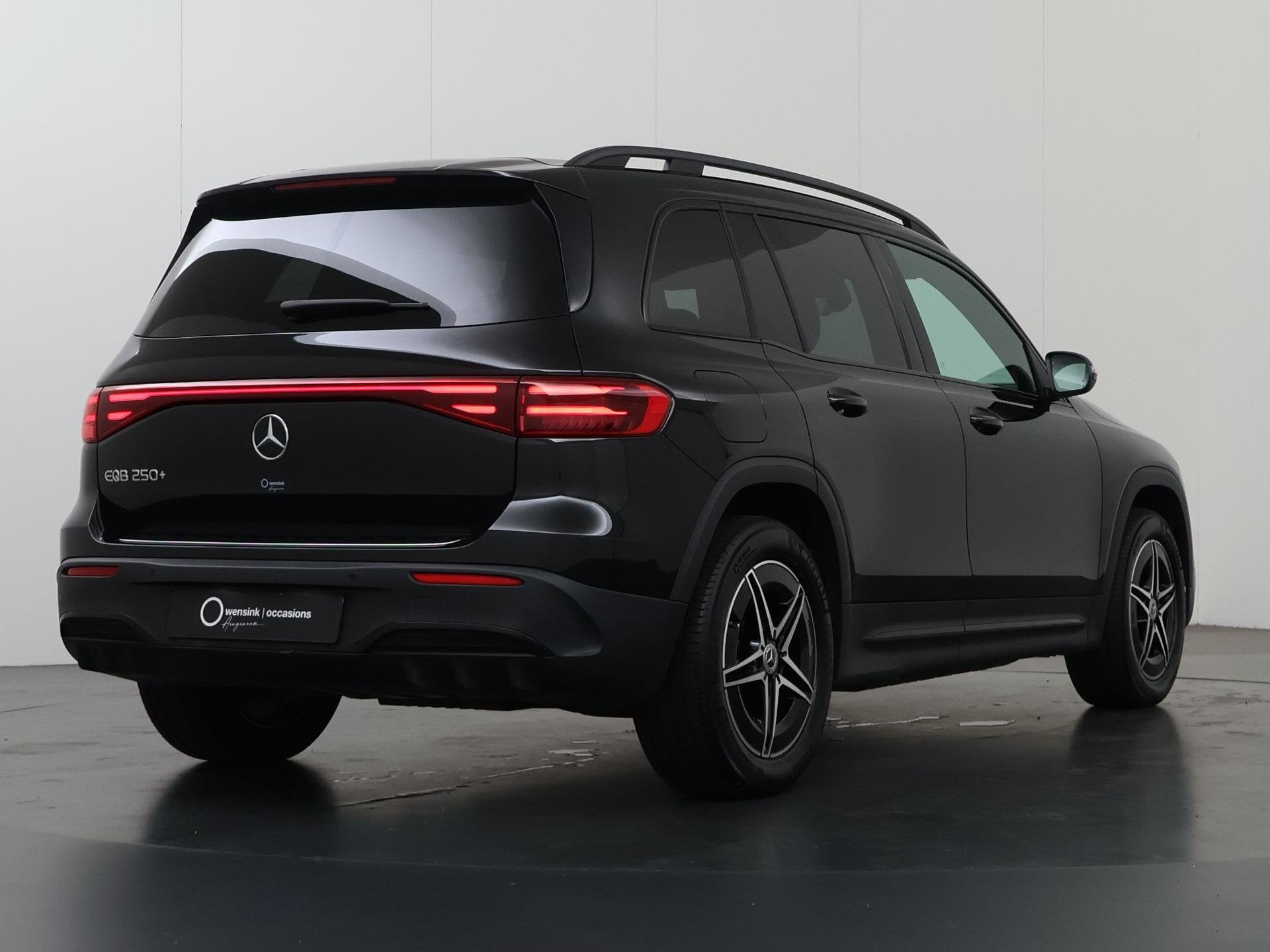 Mercedes-Benz EQB 250+ AMG Line 71 kWh | Night pakket | Wint, Dealer onderhouden, Gebruikt, Leder en Stof, Zwart