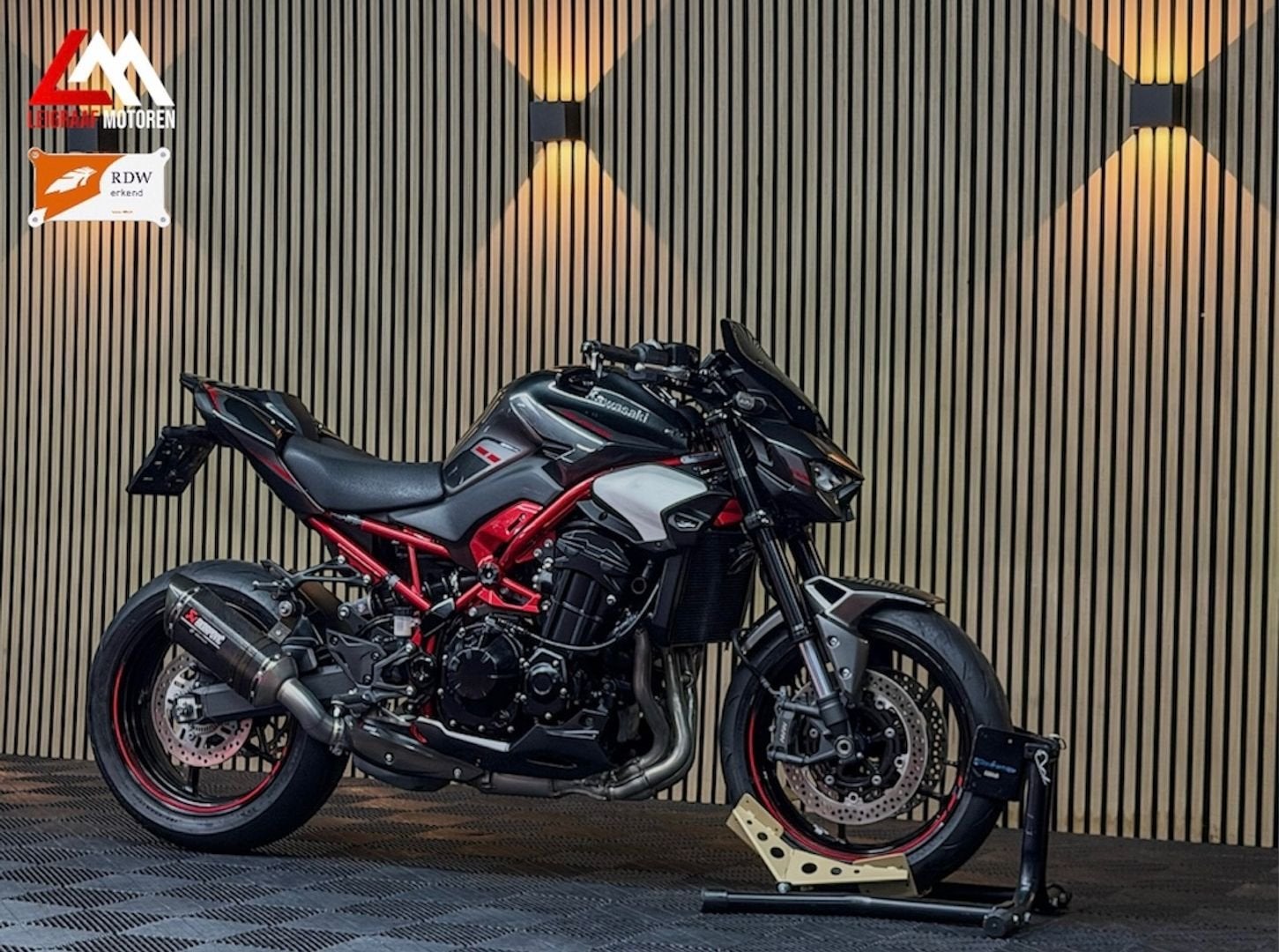 KAWASAKI Z900 PERFORMANCE - Quickshifter - Akrapovic