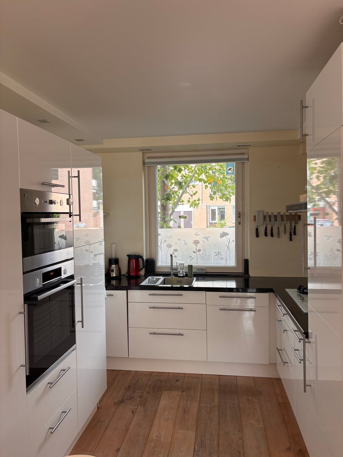 Moderne witte IKEA hoekkeuken met apparatuur, Ophalen, Gebruikt, Wit, Hoekkeuken