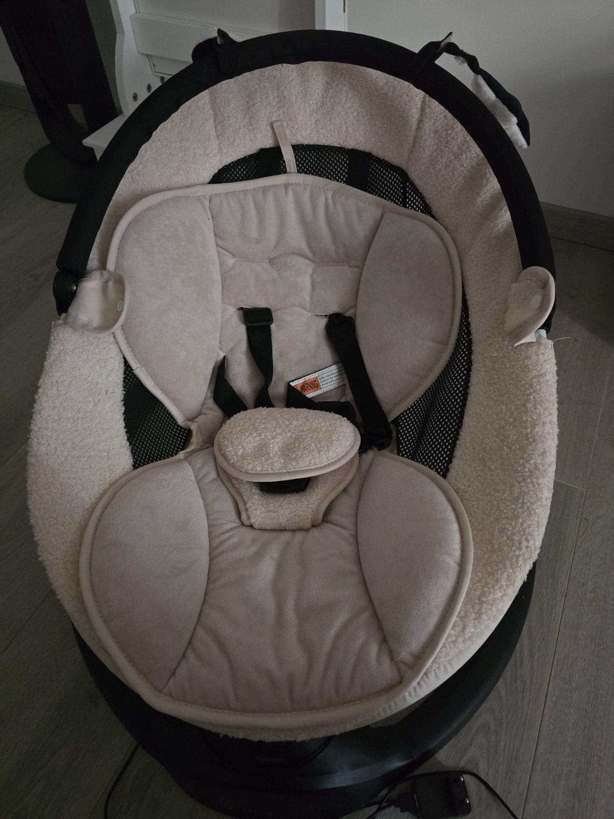 Luvion elektrische babyschommel/wieg, Ophalen, Zo goed als nieuw