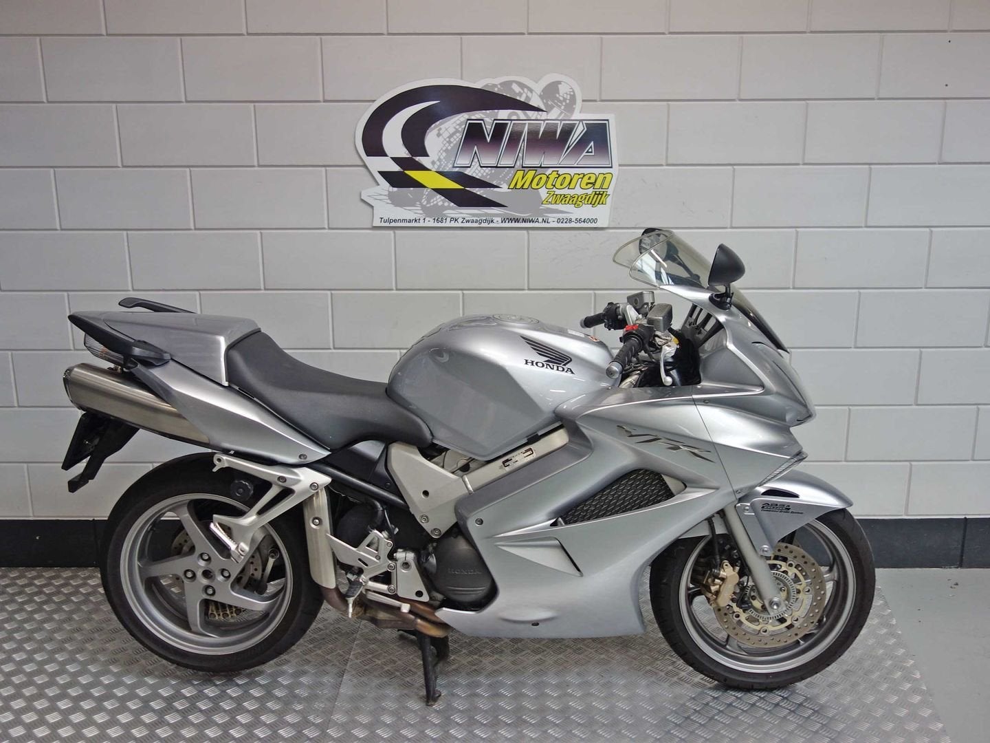 HONDA VFR 800, Motoren, Motoren | Honda, Bedrijf, Sport, meer dan 35 kW, 4 cilinders, Motorrijbewijs A
