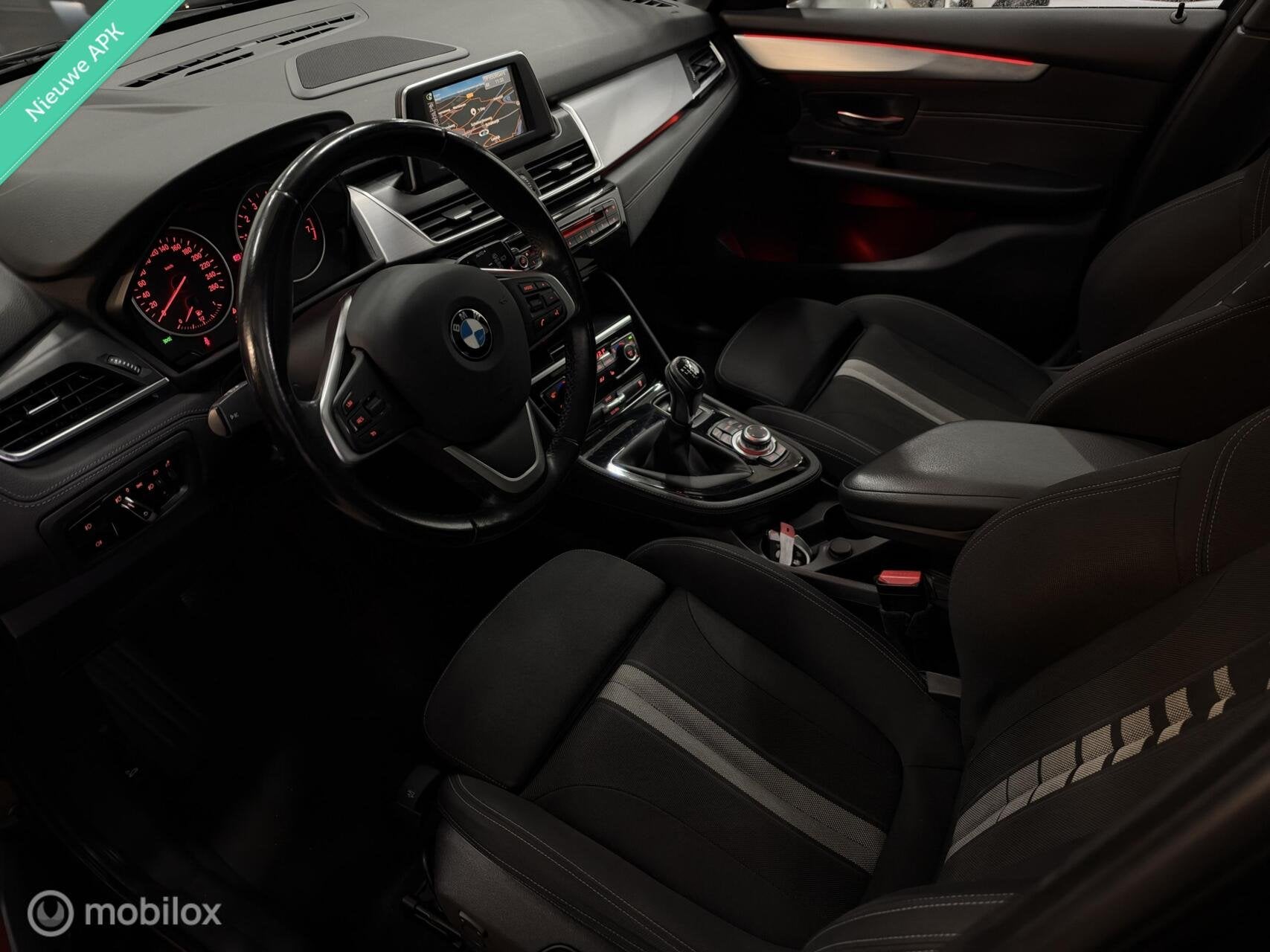 BMW 2-serie Active Tourer 218i High Executive|Pano|Cruise|PD, Voorwielaandrijving, 136 pk, Gebruikt, Zwart
