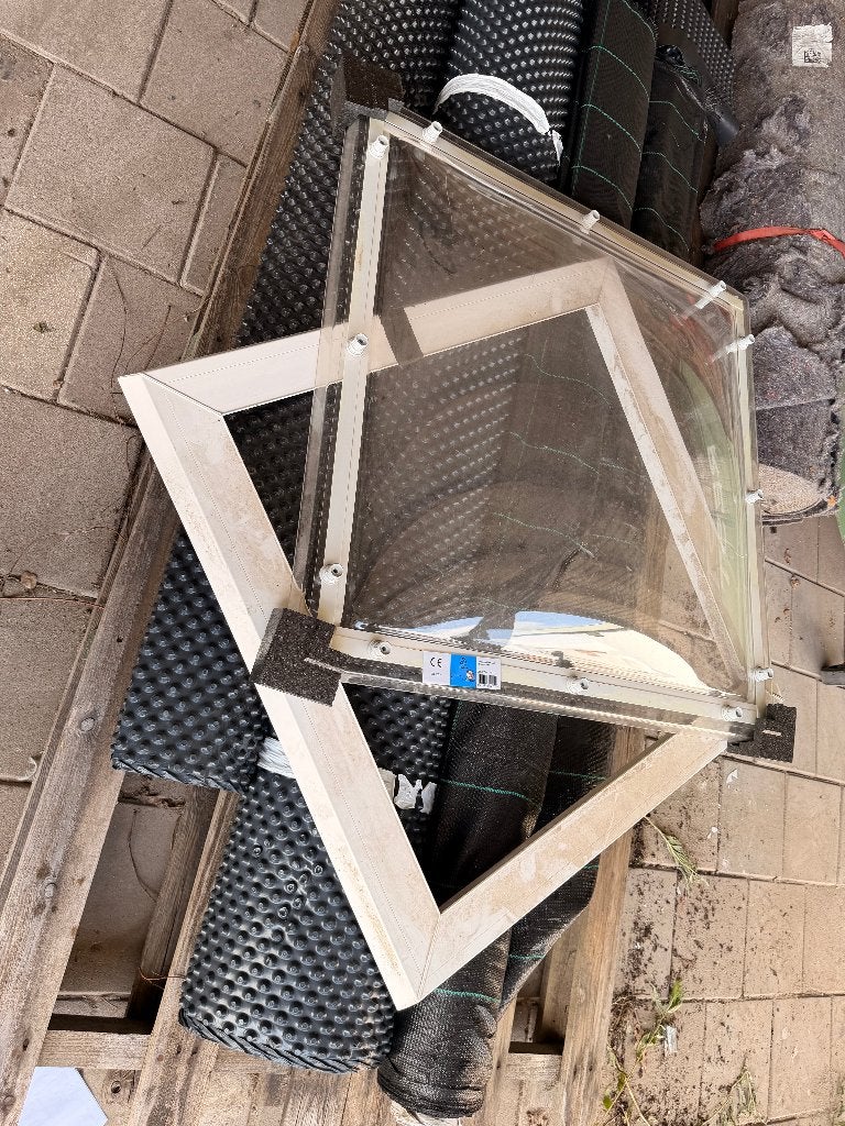 Lichtkoepel 80x80cm DW helder met Ventilatieraamwerk, Doe-het-zelf en Verbouw, Ophalen, 80 tot 120 cm, 80 tot 120 cm, Zo goed als nieuw