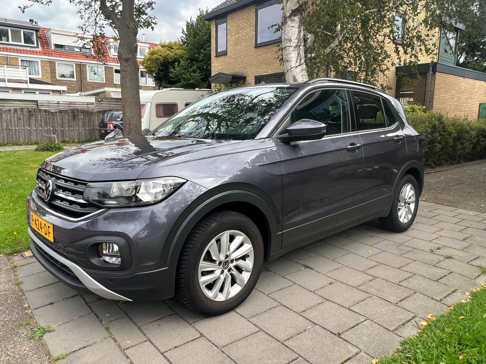 Nette Volkswagen T-Cross 1.0 TSI 95pk 2022 Smokey Grey, Voorwielaandrijving, Lane Keeping Assist, 95 pk, 620 kg