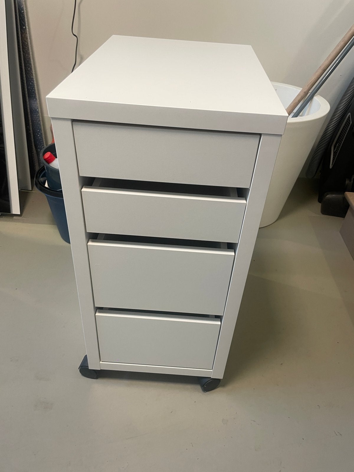 Wit IKEA ladeblok op wielen, Huis en Inrichting, Kasten | Ladekasten, Ophalen, Minder dan 50 cm, Gebruikt, 3 of 4 laden