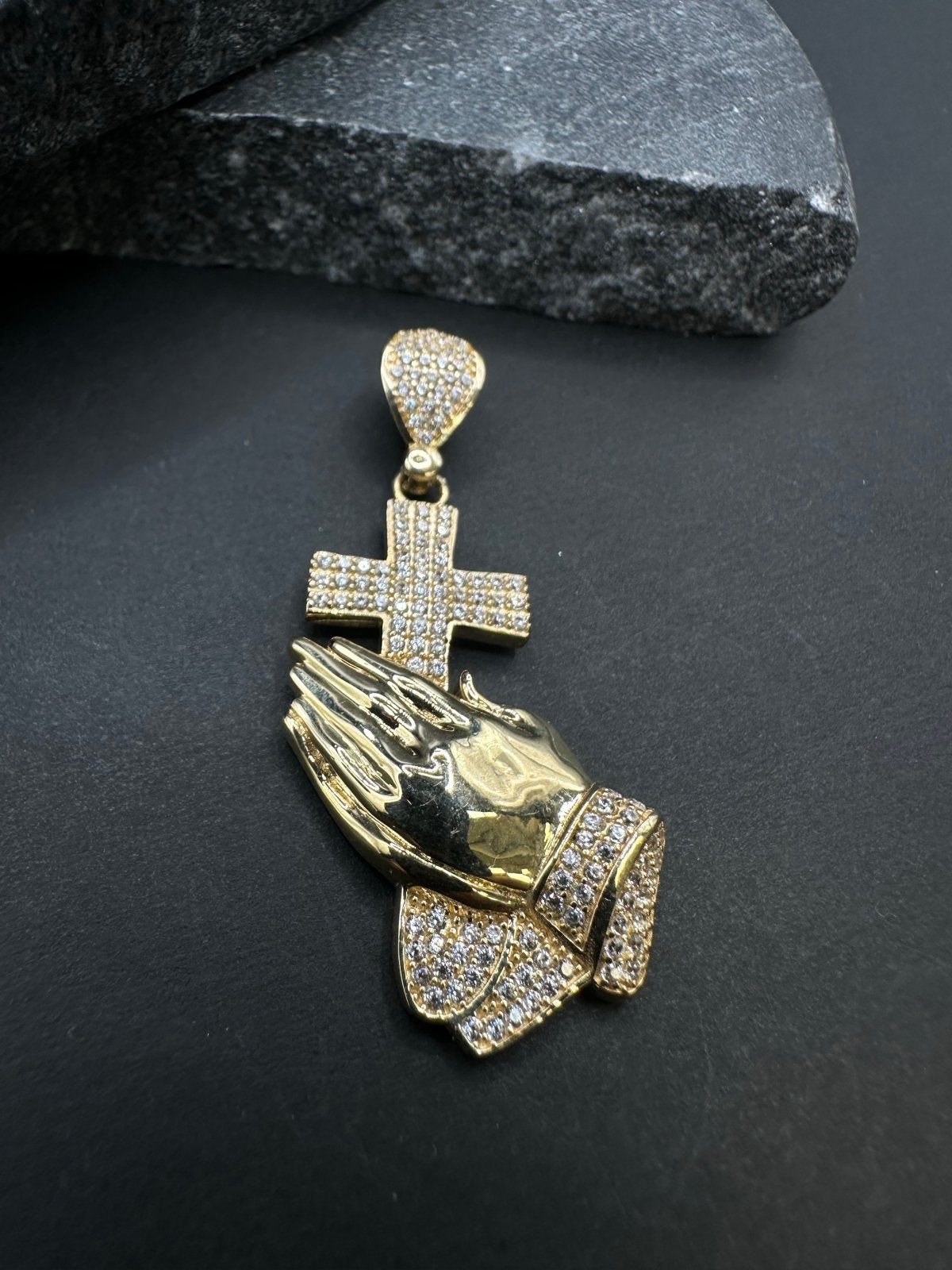 14k Gouden Kruis in Hand Hanger met Zirkonia, Nieuw, Ophalen of Verzenden, Kruis of Symbool, Goud