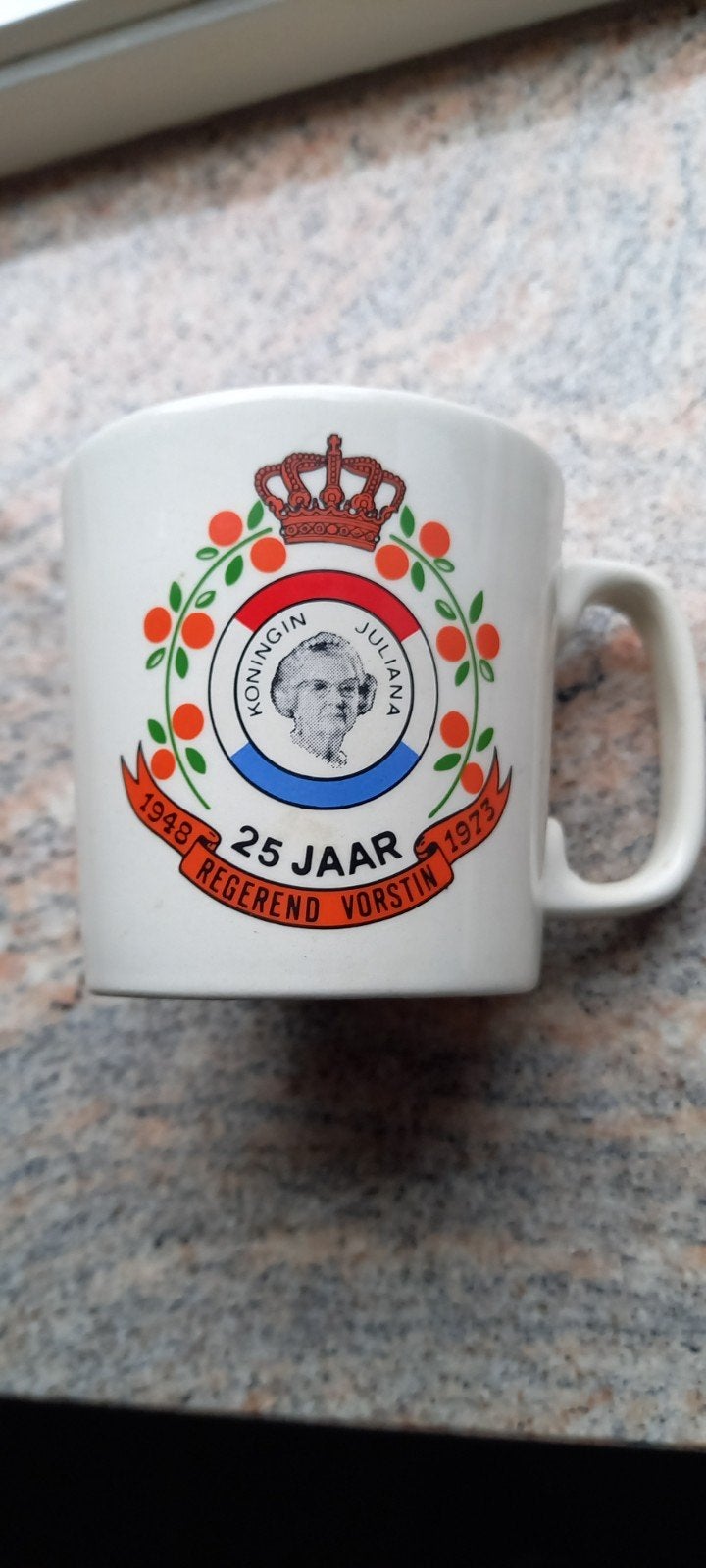 mok beker Juliana, Verzamelen, Ophalen, Zo goed als nieuw, Nederland, Servies