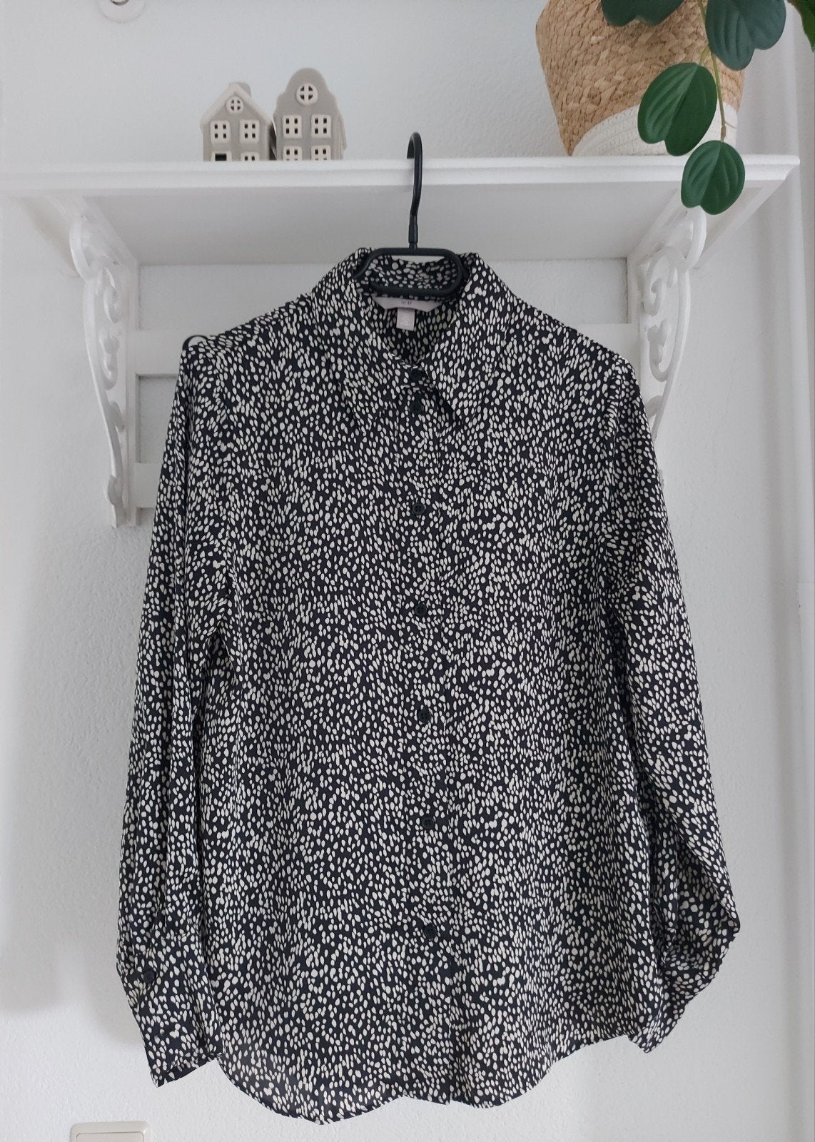 Leuke blouse met stipjes van H&M 
Maat: S, Kleding | Dames, Blouses en Tunieken, Ophalen of Verzenden, Zo goed als nieuw, Maat 38/40 (M)