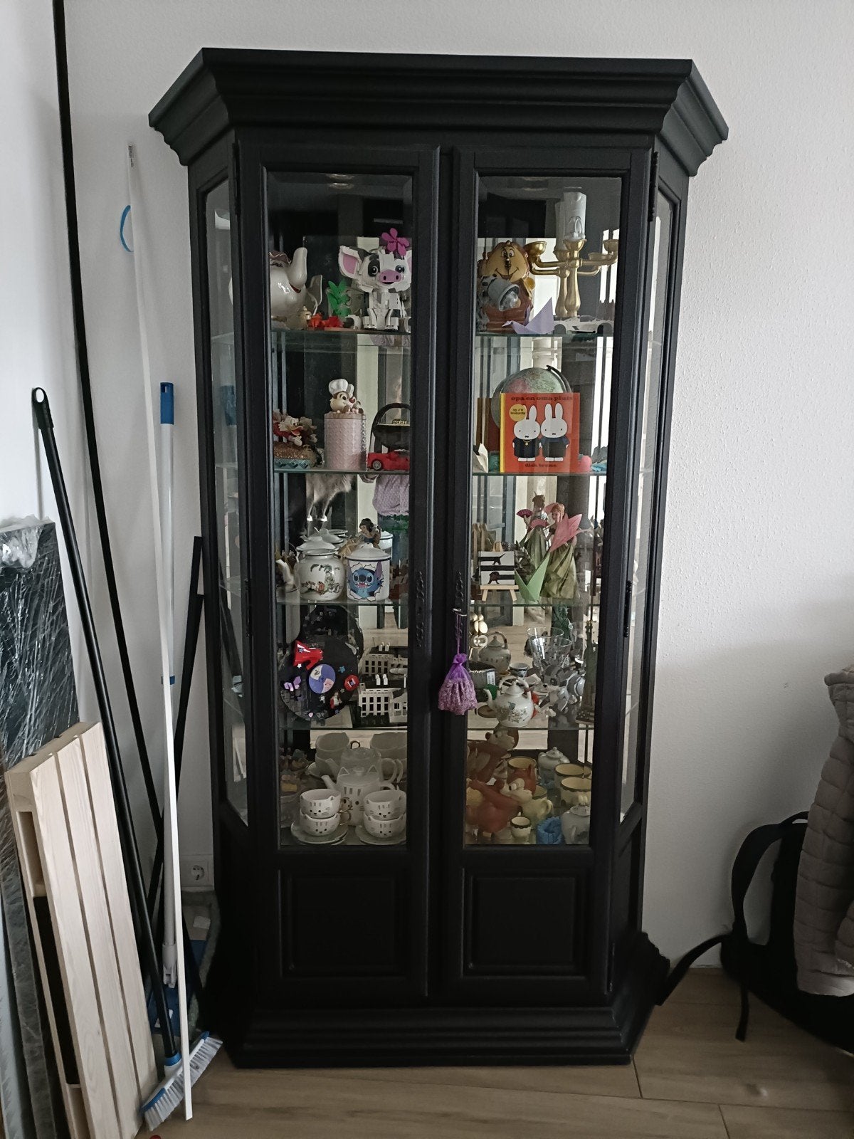 Zwarte eiken vitrinekast met glazen deuren, Ophalen, Eikenhout, 50 tot 100 cm, Klassiek, Landelijk