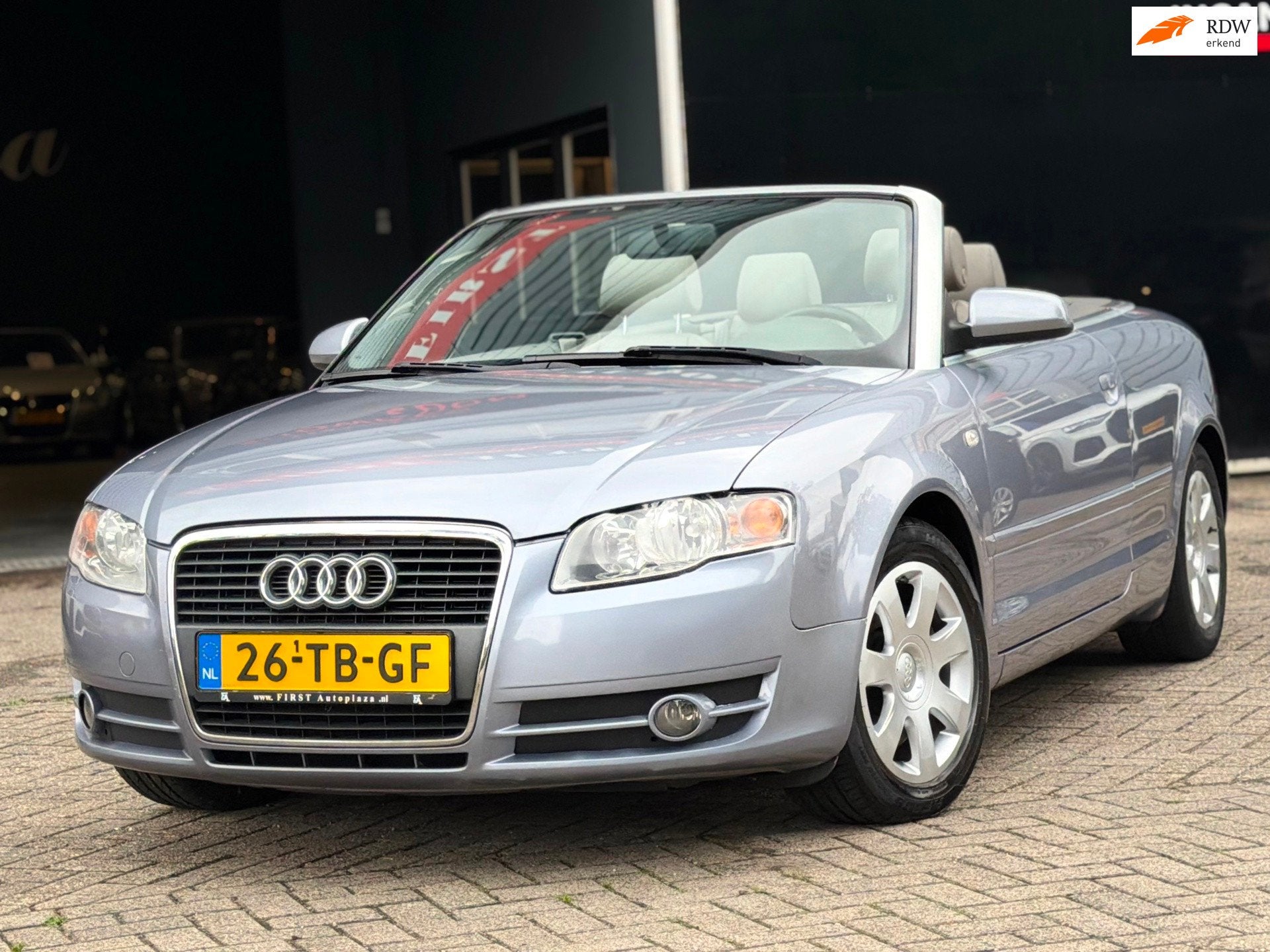 Audi A4 Cabriolet 1.8 Turbo Pro Line LEDER/NAVI/CRUISE | NET, Auto's, Audi, Gebruikt, Beige, 4 cilinders, 4 stoelen