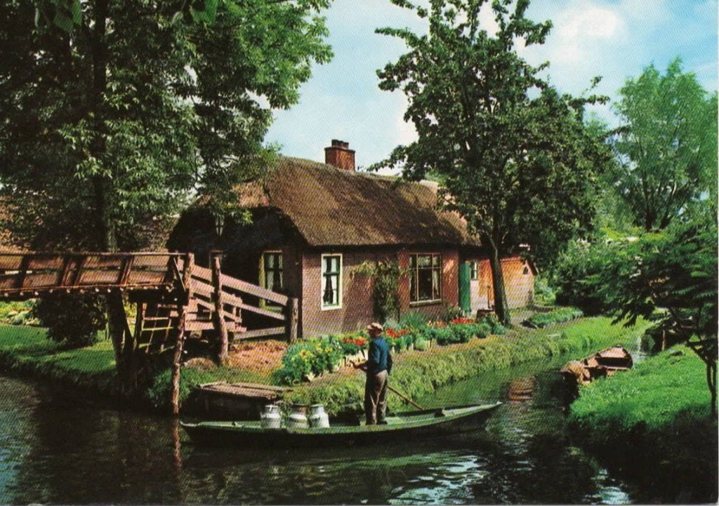 Ansichtkaart Giethoorn, "Punter met melkbussen, Ophalen of Verzenden, 1980 tot heden, Gelopen, Overijssel