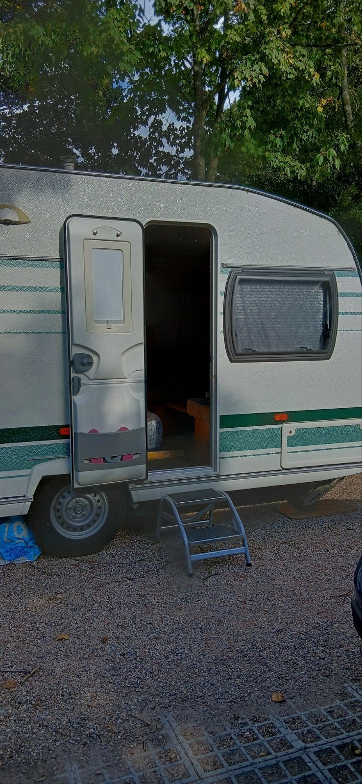 Chateau Calista 450 - Ruime en complete caravan, Rondzit, Kachel, Particulier, 4 tot 5 meter