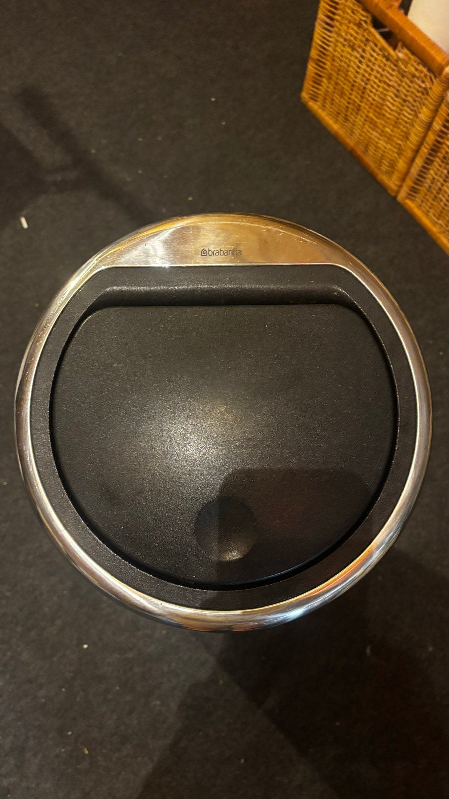 Brabantia prullenbak 23-30L - Lichte krasjes, geen deuken, Gebruikt, Ophalen of Verzenden, 20 tot 30 liter, 75 – 100