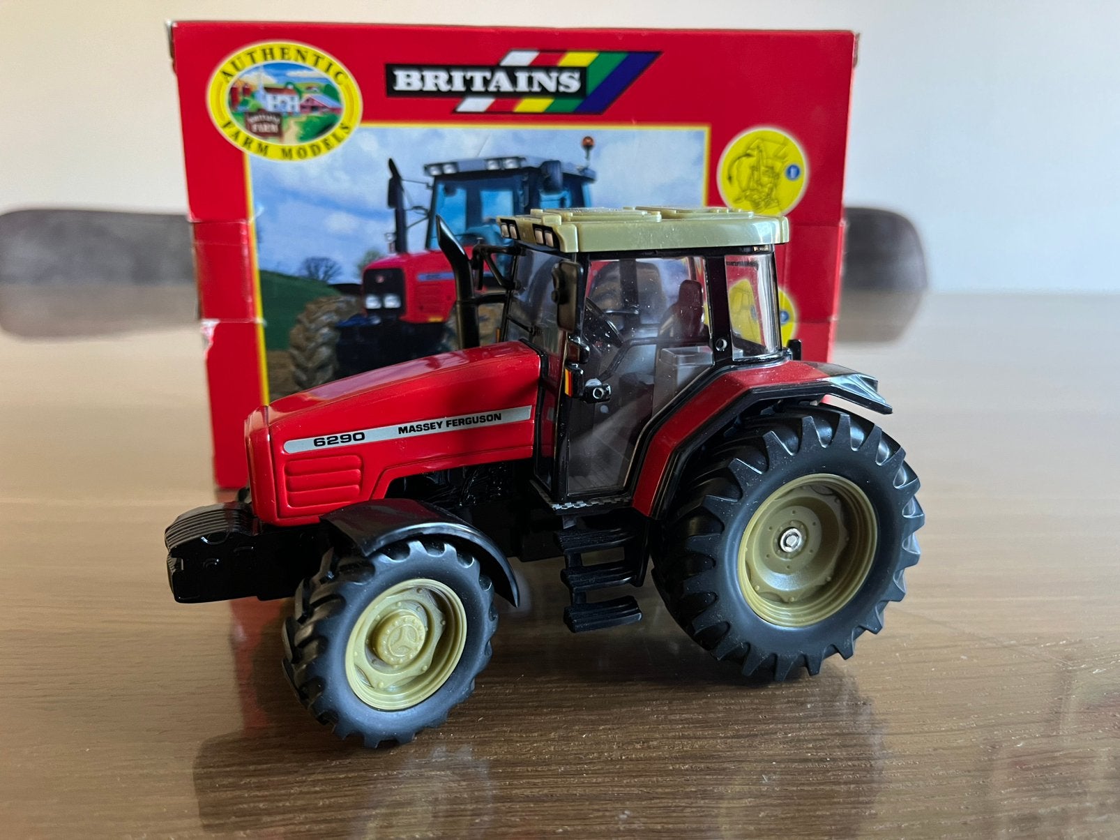 Massey Ferguson 6290 trekker Britains 40511, Hobby en Vrije tijd, Ophalen of Verzenden, Zo goed als nieuw, Tractor of Landbouw