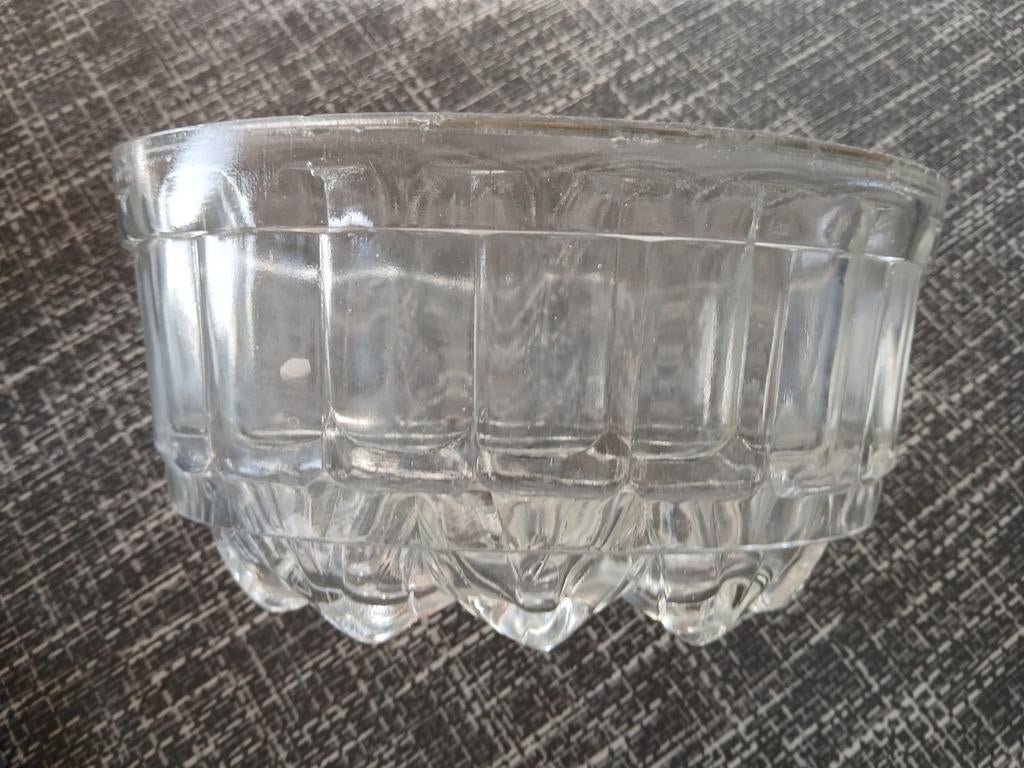 Oude puddingvorm van glas., Ophalen