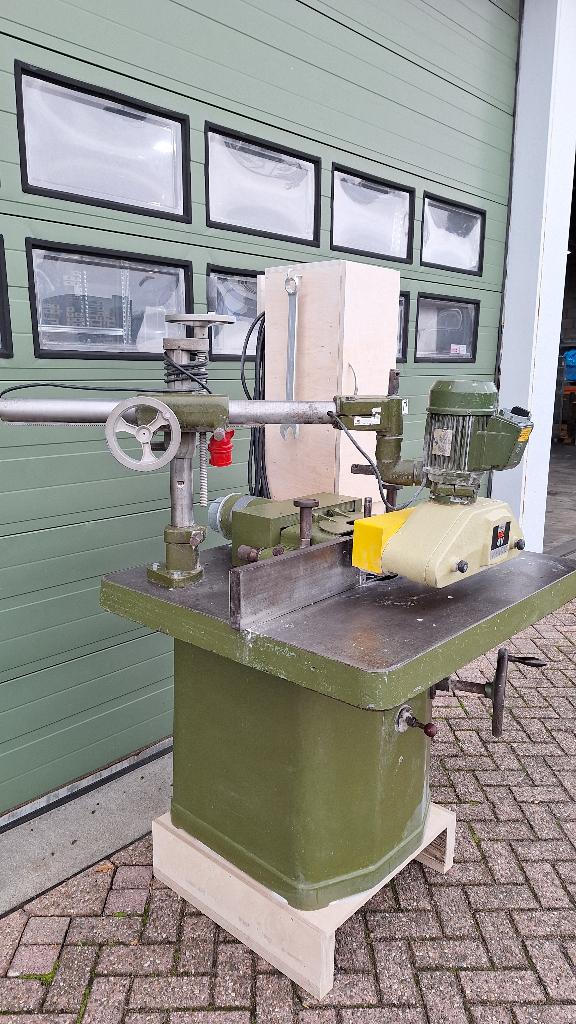 Freesmachine lamelenfrees Schneider met aanvoer 380V, Ophalen, Gebruikt, Lamellenfrees, Industriepark 2a 9351PA Leek
