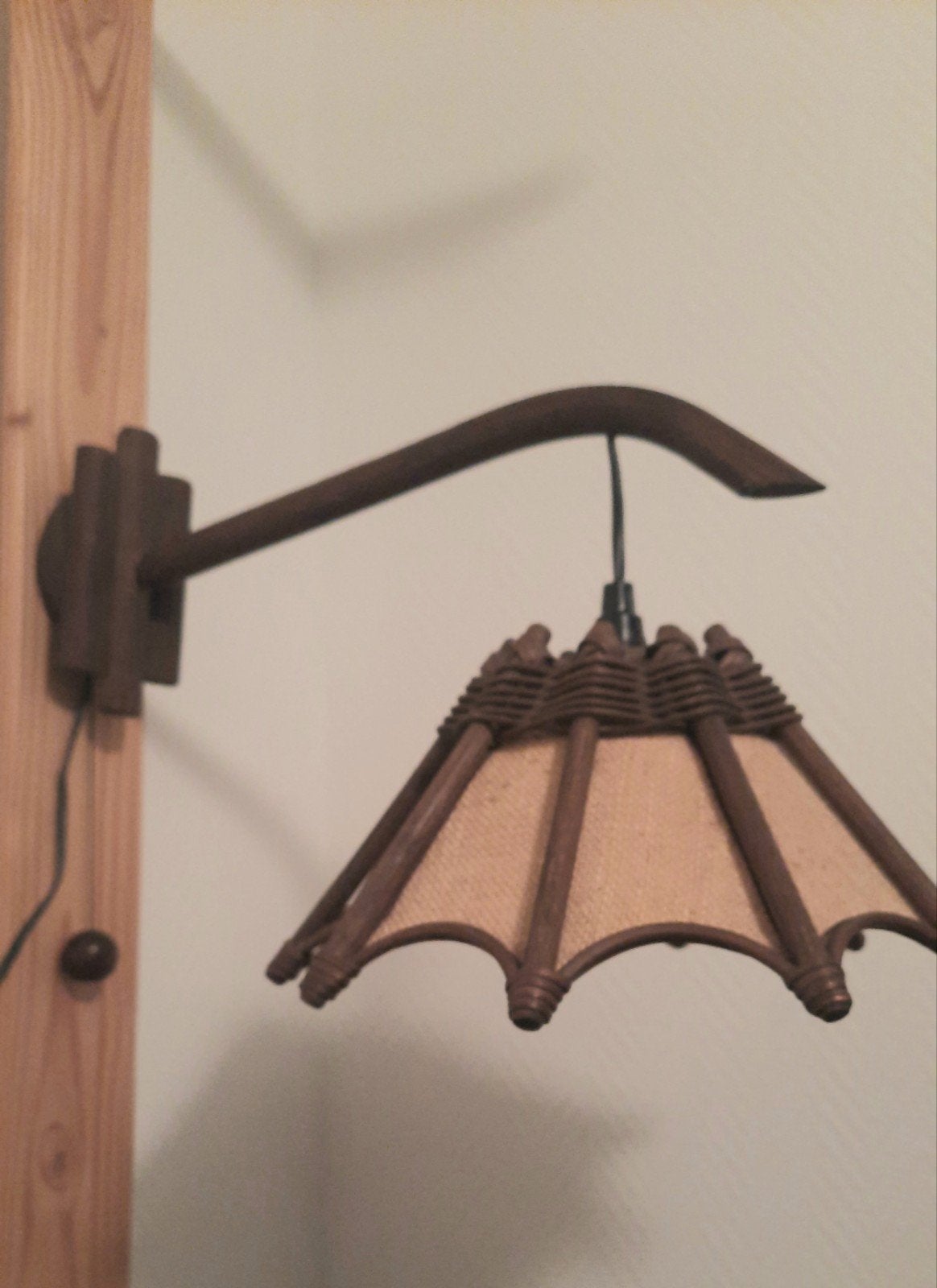 Rotan manou hanglamp jaren 60/70,lees de beschrijving, Huis en Inrichting, Lampen | Wandlampen, Bruin, Zo goed als nieuw, Wandlamp