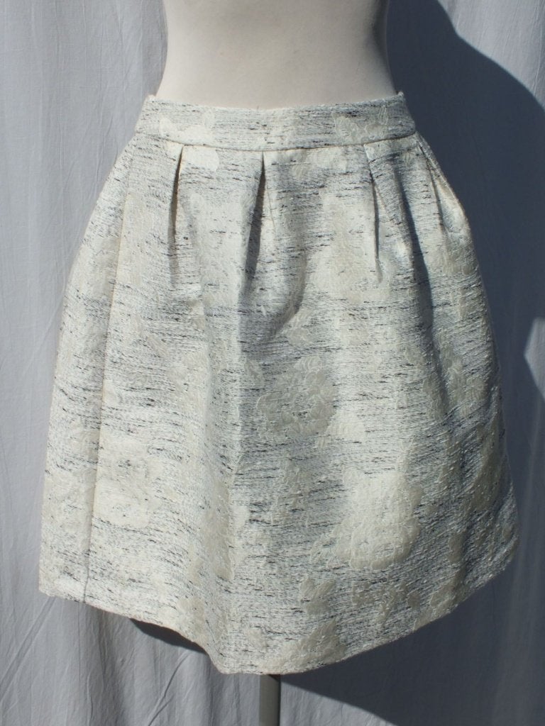 Gave rok, Mooie boucle stof Mt M. Merk Vila, Maat 38/40 (M), ., Wit, Ophalen of Verzenden