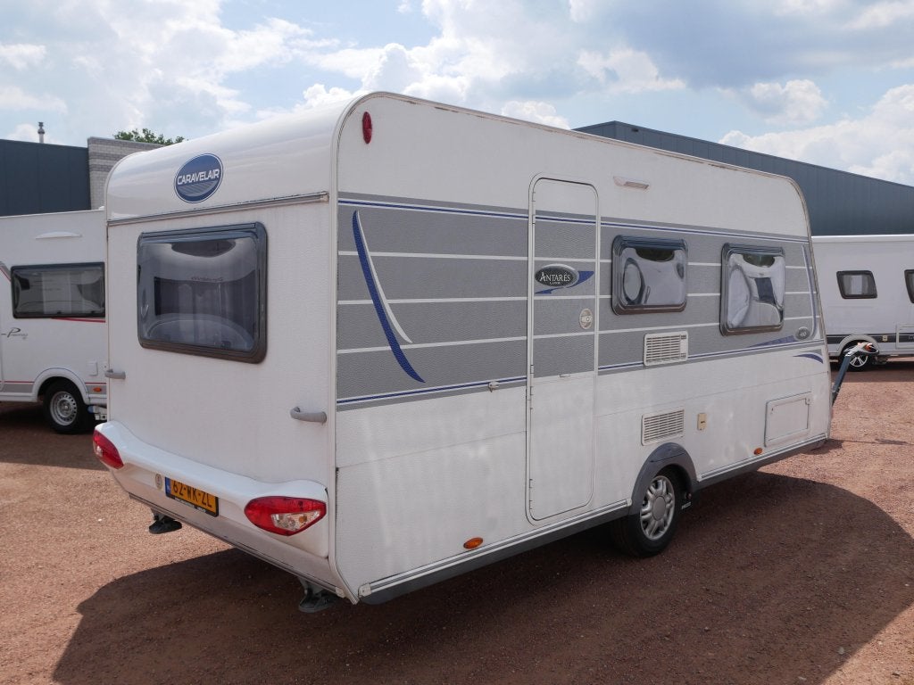 Caravelair Antares Luxe 450 Incl. mover, Caravans en Kamperen, Caravans, Bedrijf, Treinzit, 750 - 1000 kg, 5 tot 6 meter