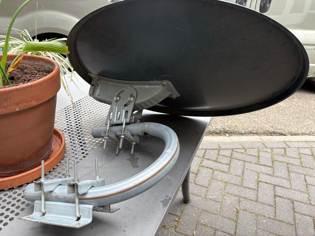 Schotelantenne met Duo LNB - Canal Digitaal / TV Vlaanderen, Ophalen of Verzenden, Gebruikt, (Schotel)antenne, Overige merken
