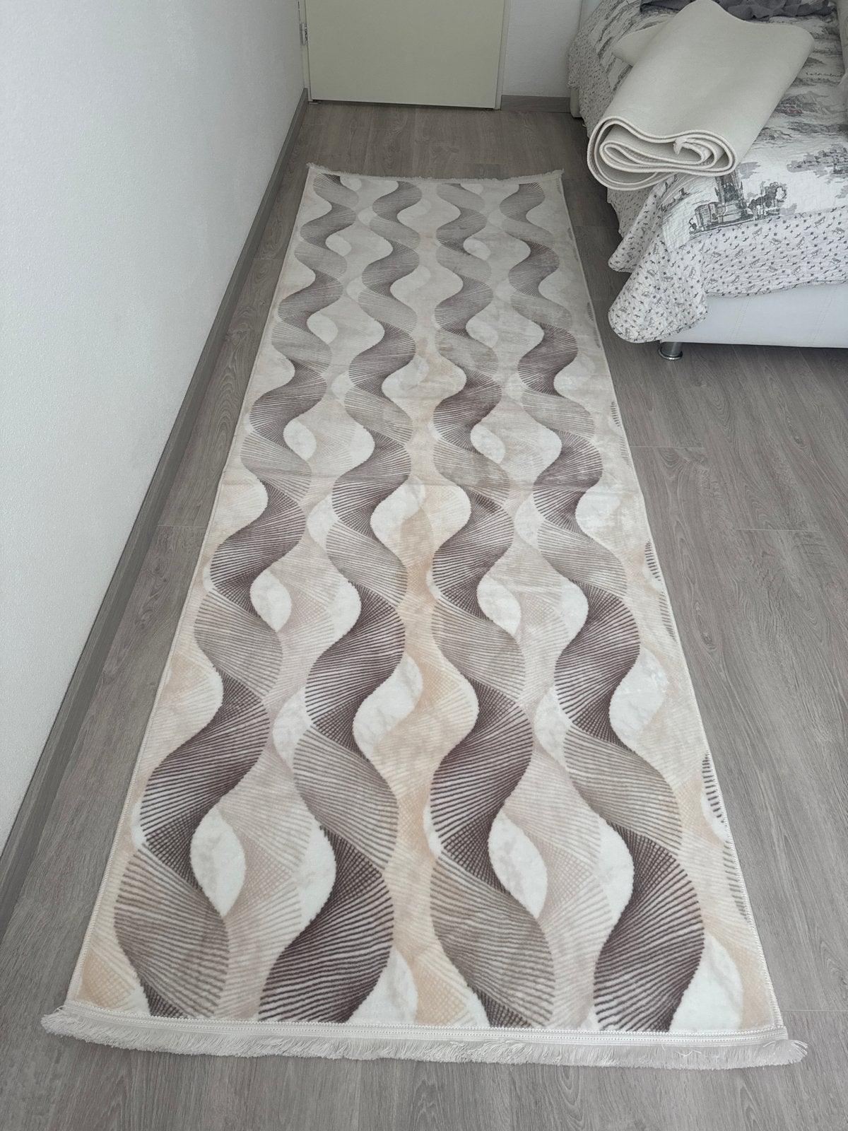 2 stuks Lange vloerloper met golvend patroon, Minder dan 50 cm, Gebruikt, Beige, 200 cm of meer