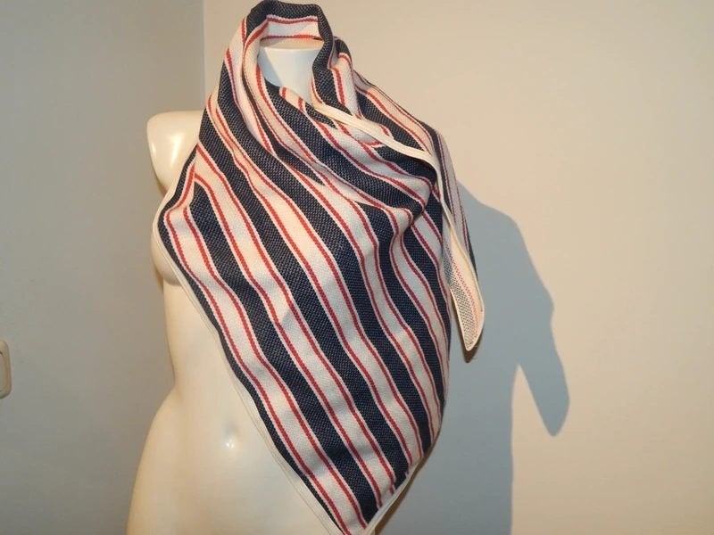 POM Amsterdam mooie grote shawl driehoek rood wit blauw, Verzenden, Maat 46/48 (XL) of groter, Zo goed als nieuw, Sjaal
