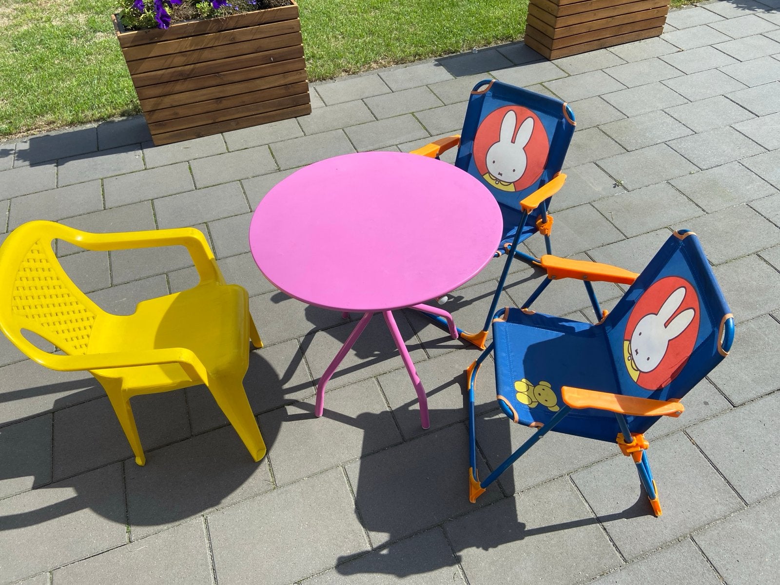 Kinderzitjes en tafelset - Miffy en geel, Tuin en Terras, Ophalen, Gebruikt, Rond, Kunststof